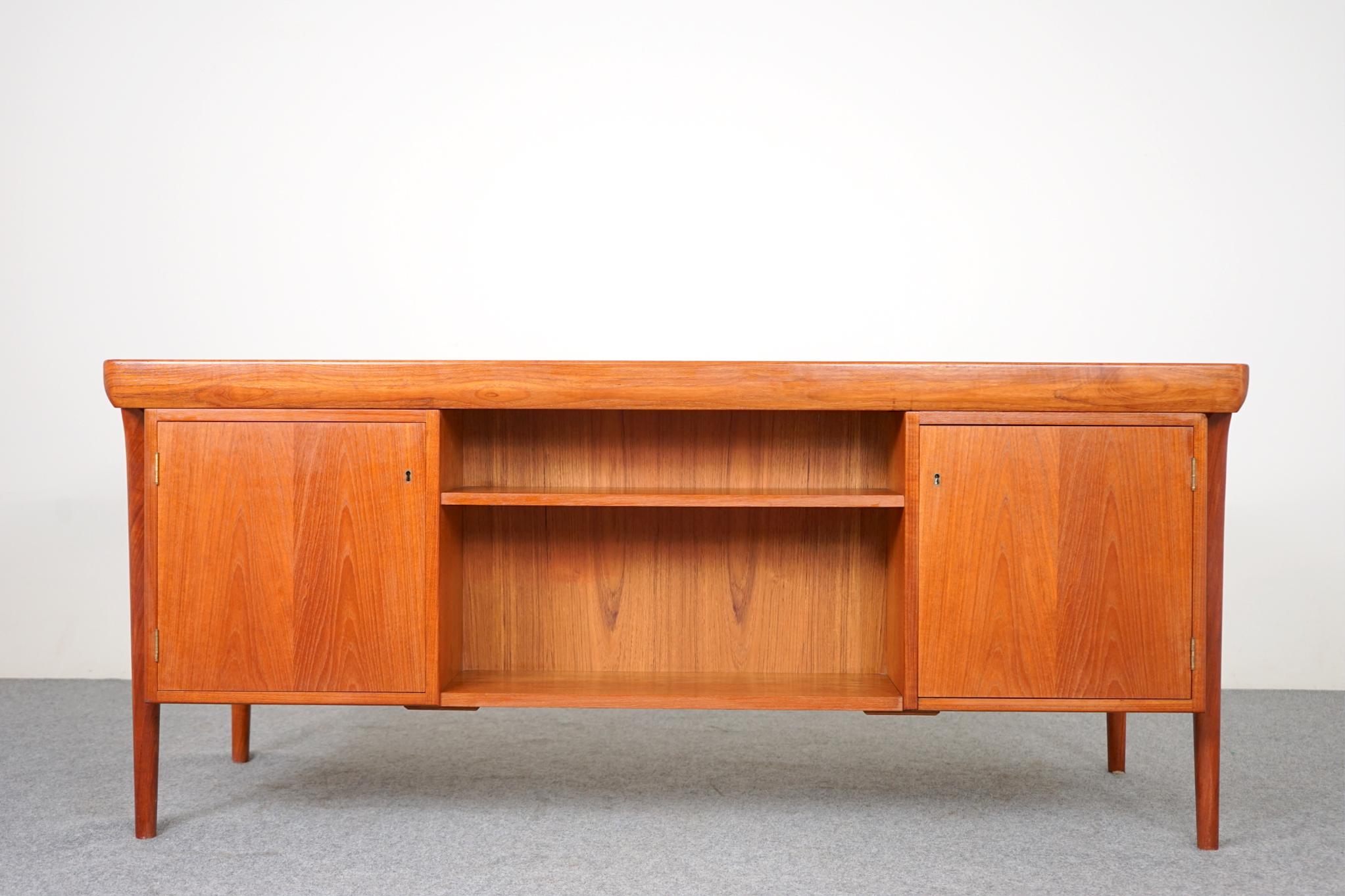 Danish Mid-Century Modern Teak Desk, by Ib Kofod Larsen For Faarup For Sale 6