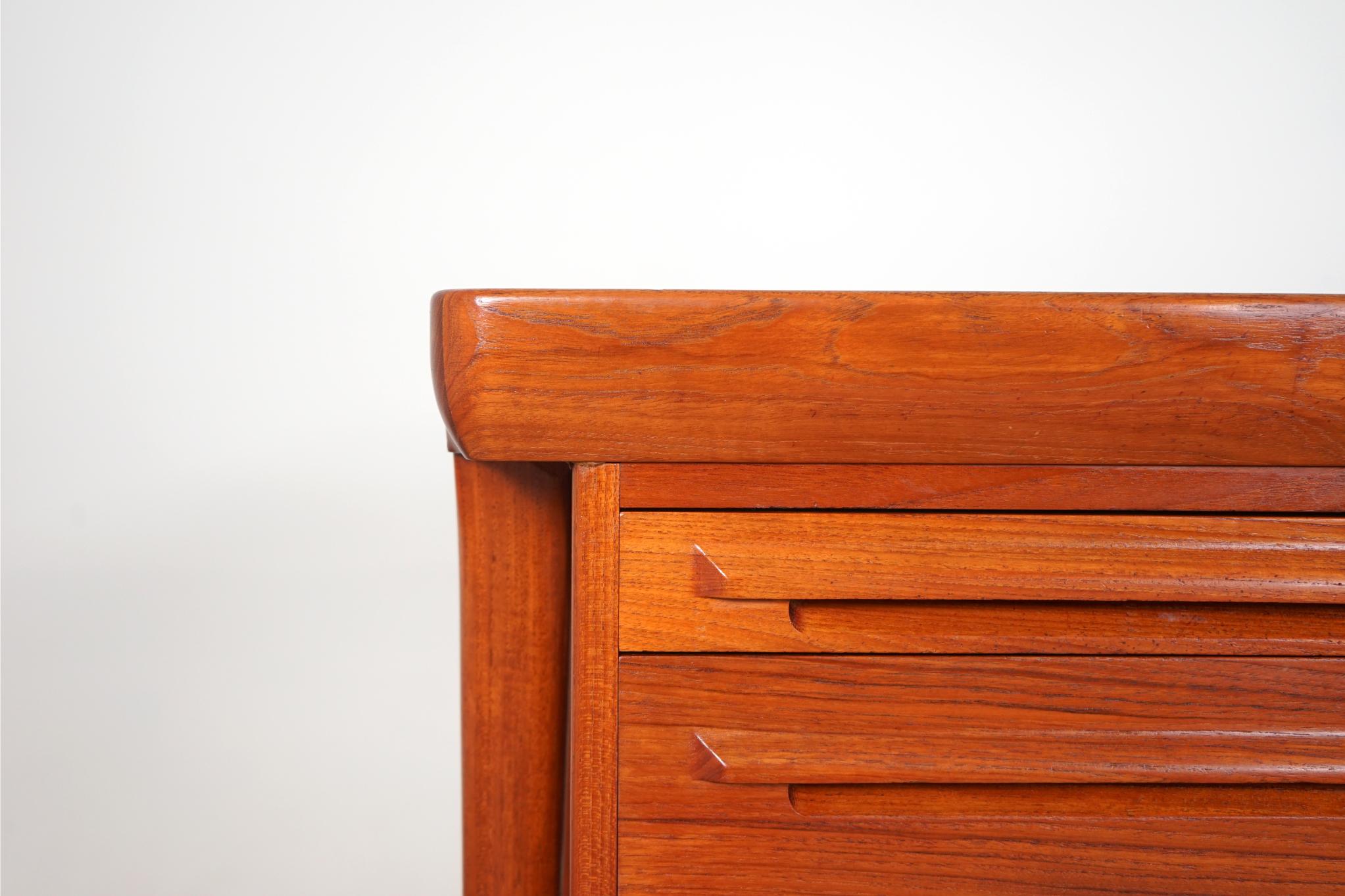 Scandinavian Modern Danish Mid-Century Modern Teak Desk, by Ib Kofod Larsen For Faarup For Sale