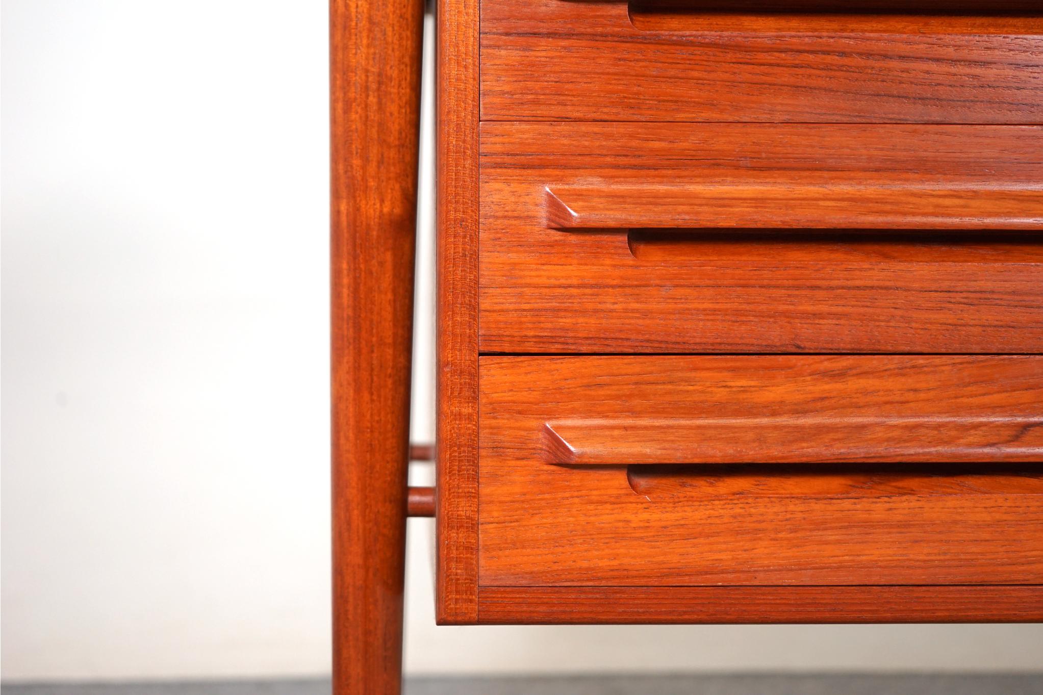 Veneer Danish Mid-Century Modern Teak Desk, by Ib Kofod Larsen For Faarup For Sale