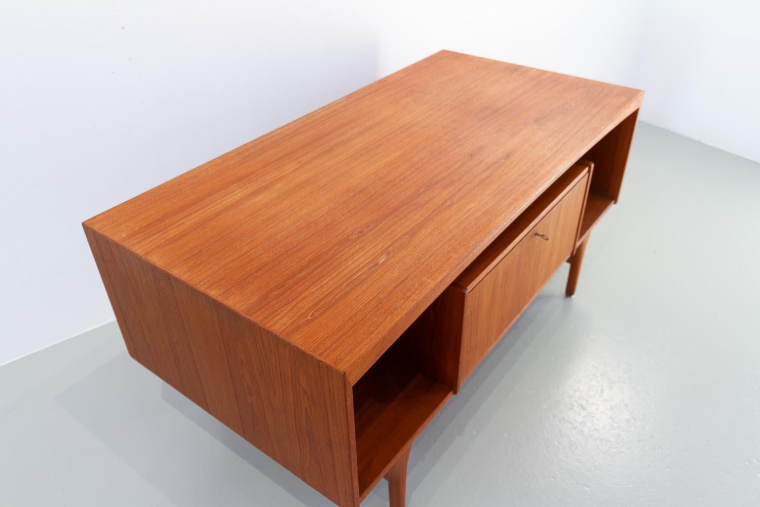 Danish Mid-Century Modern Teak Desk by Valdemar Mortensen, 1960s. For Sale 15