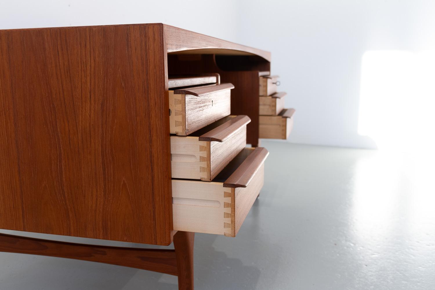Danish Mid-Century Modern Teak Desk by Valdemar Mortensen, 1960s. For Sale 2