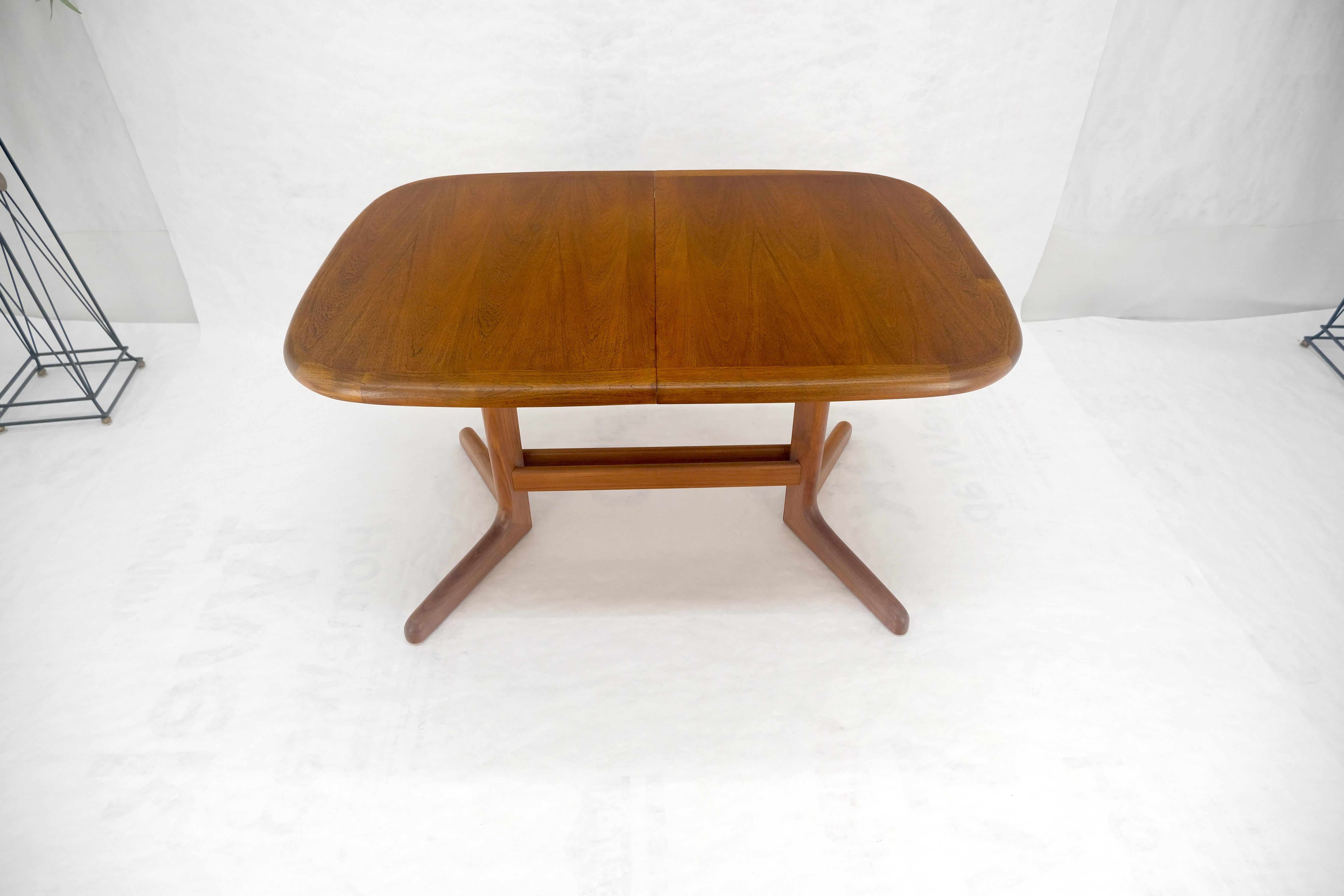 20ième siècle Danish Mid Century Modern Teak Dining Table w/ 18