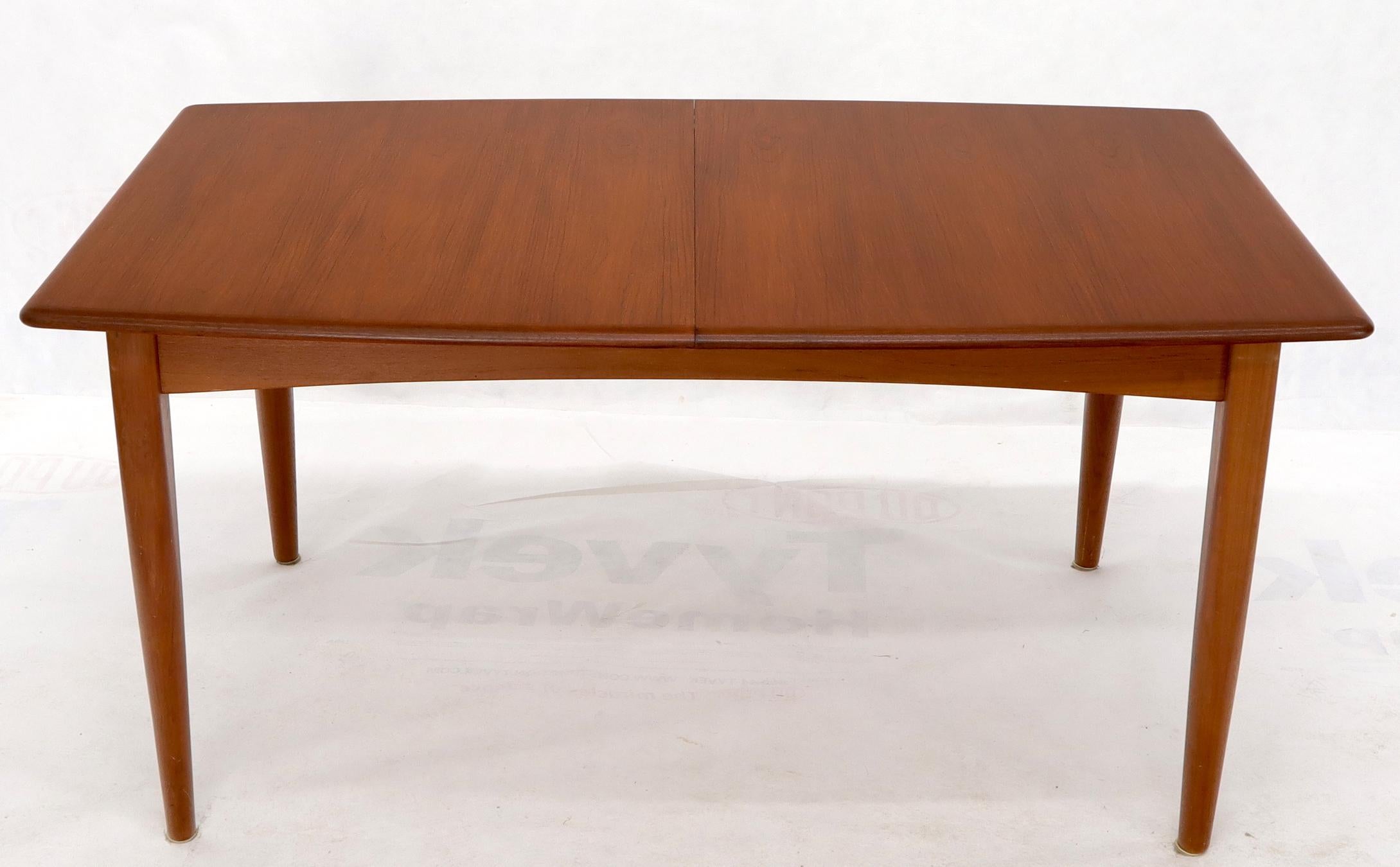 Danish Mid-Century Modern Teak Dining Table with Two Pop Up Self Storing Leaves For Sale 2