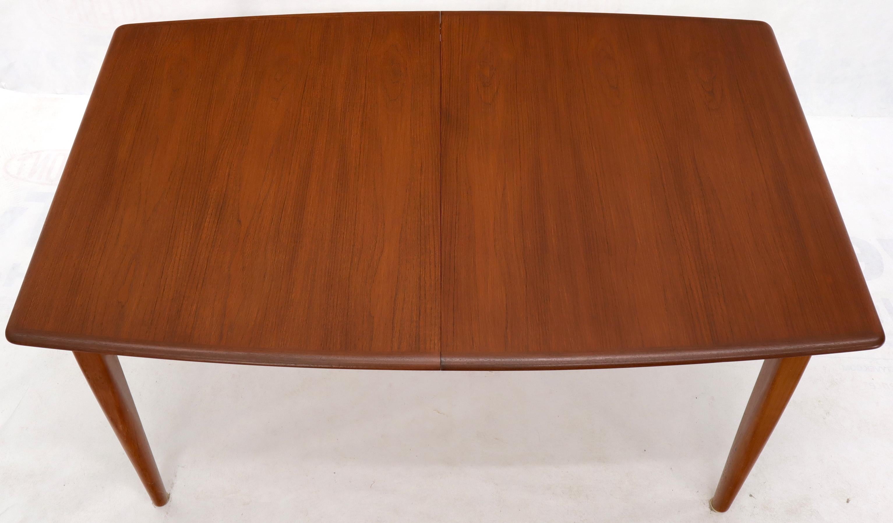 Danish Mid-Century Modern Teak Dining Table with Two Pop Up Self Storing Leaves For Sale 3