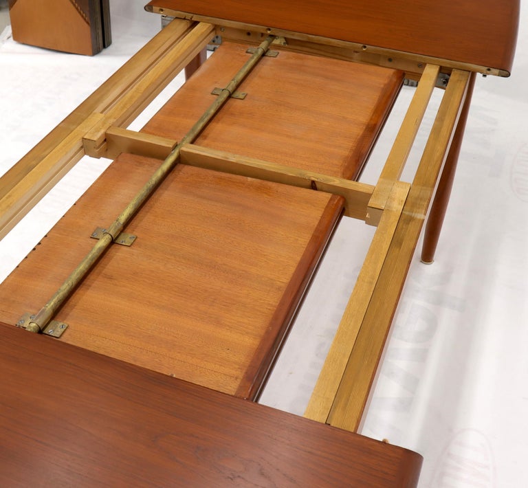 Table with sale pop up leaf