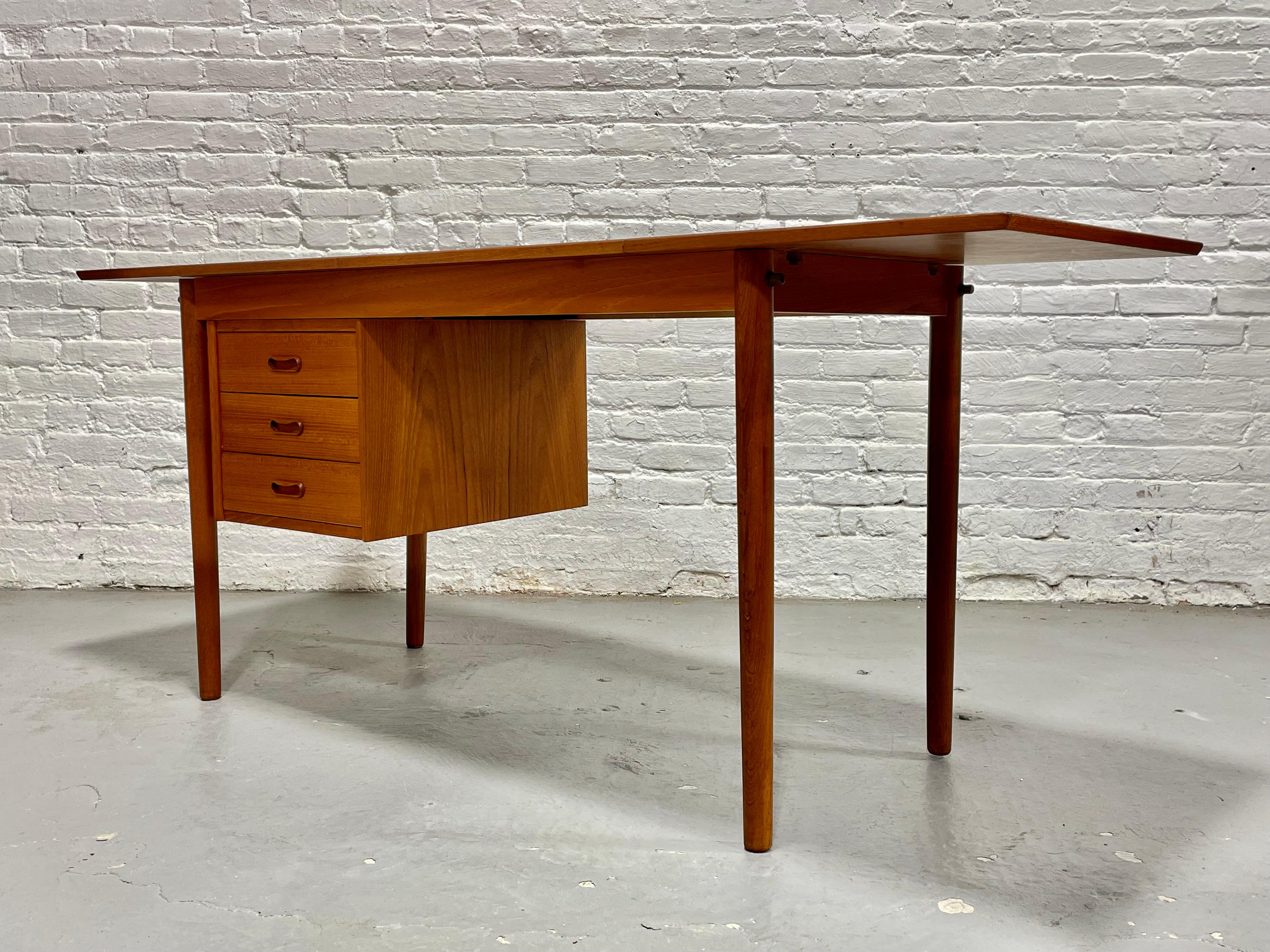 DESK double face danois moderne du milieu du siècle dernier + feuille en goutte, années 1960 en vente 5