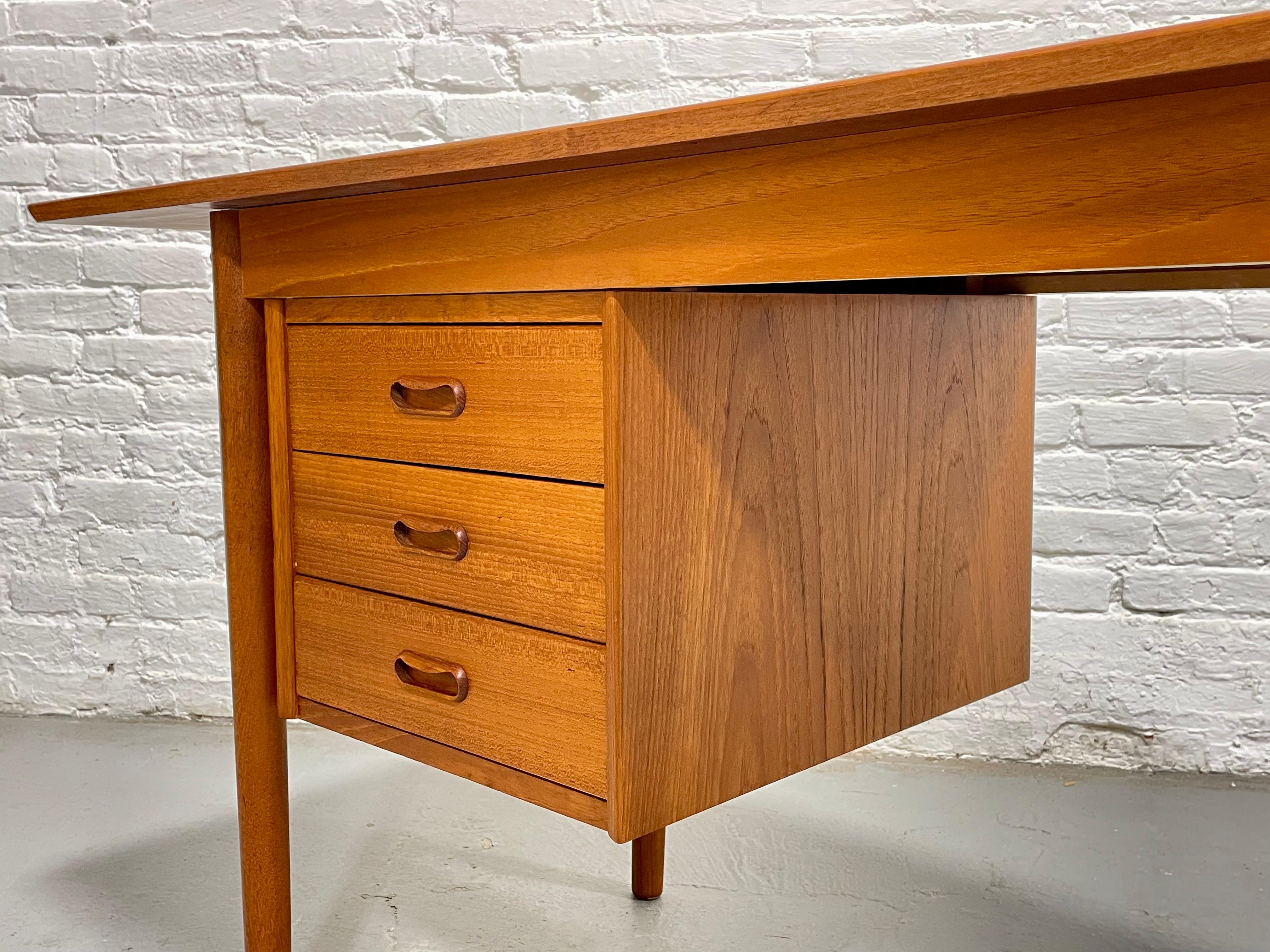 DESK double face danois moderne du milieu du siècle dernier + feuille en goutte, années 1960 en vente 6