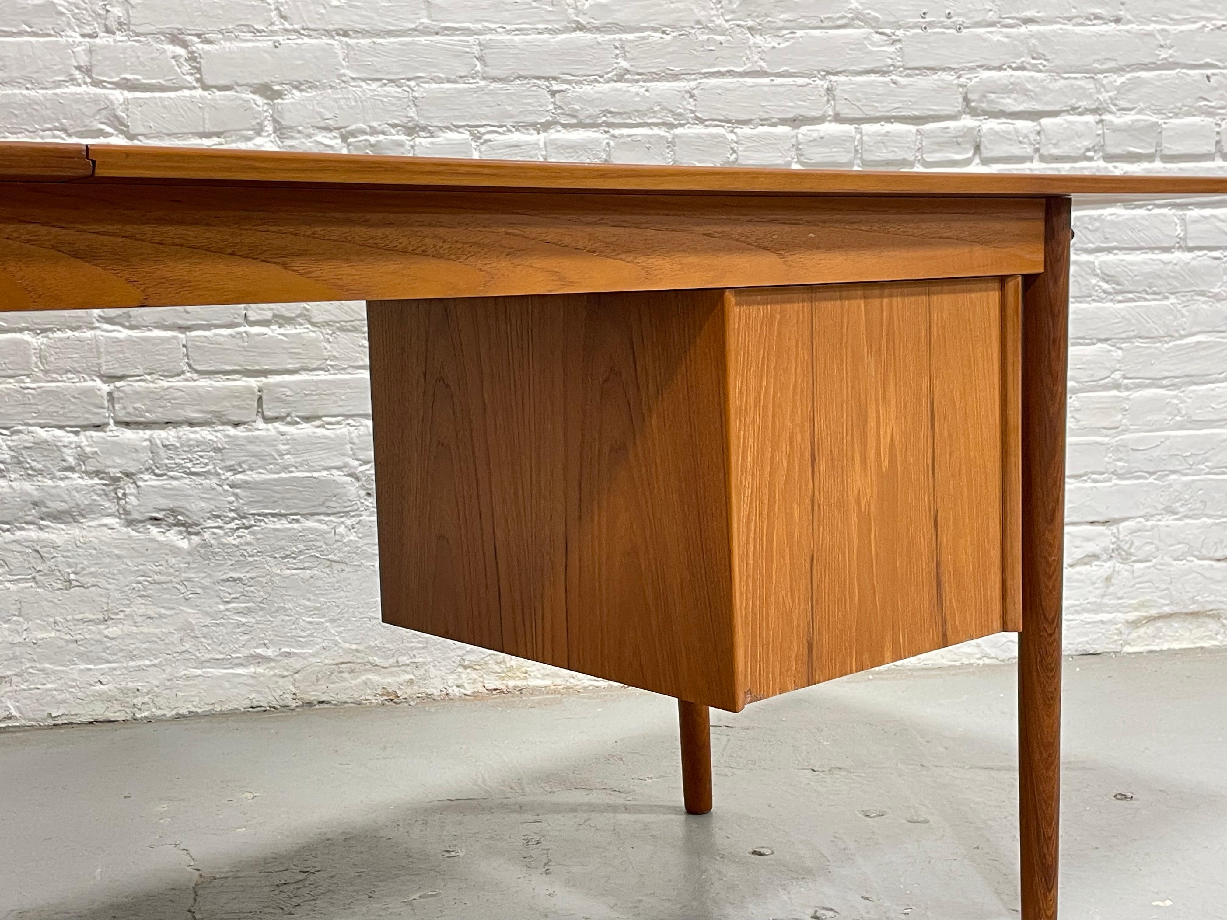 DESK double face danois moderne du milieu du siècle dernier + feuille en goutte, années 1960 en vente 9