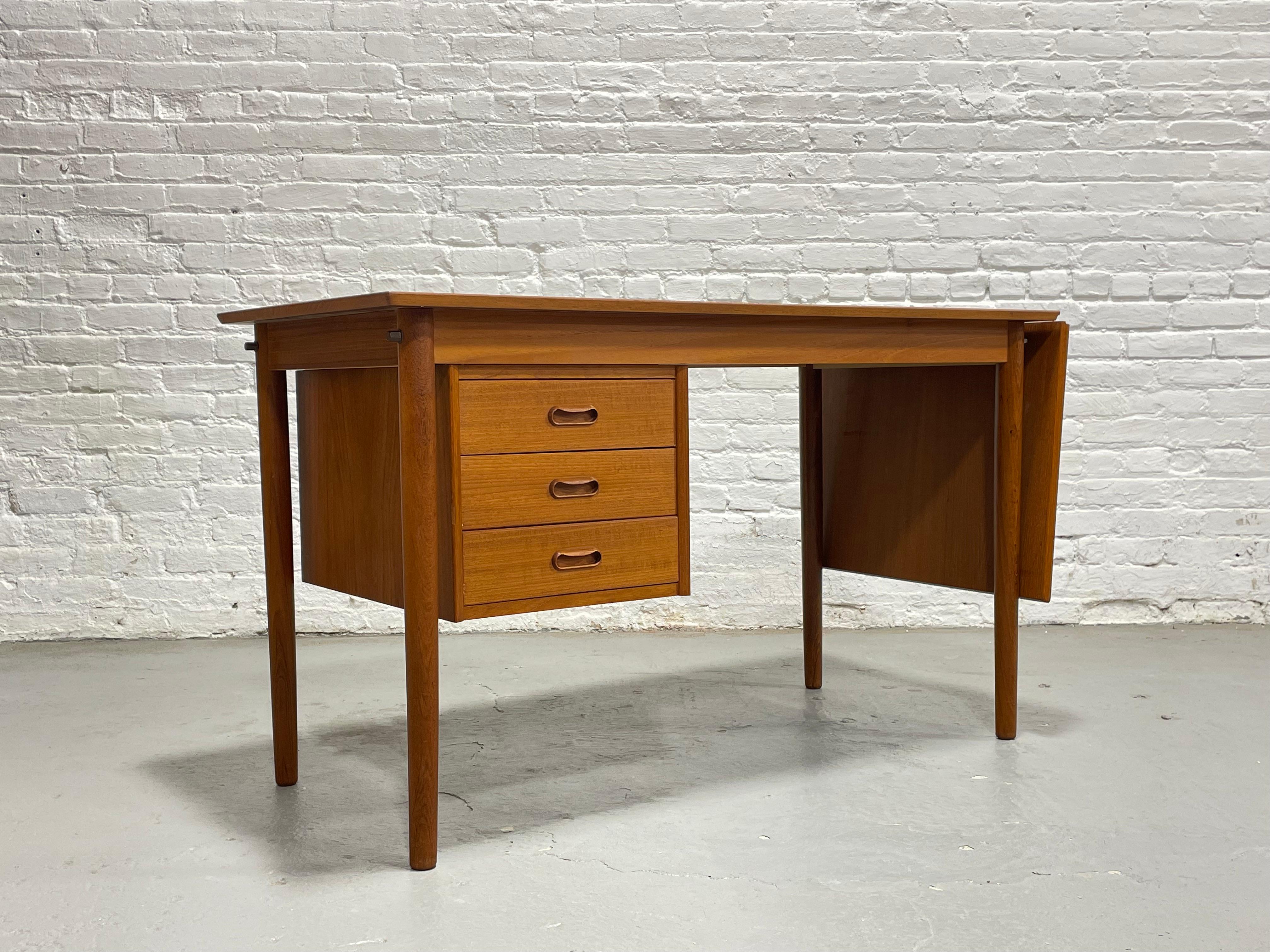 DESK double face danois moderne du milieu du siècle dernier + feuille en goutte, années 1960 en vente 11