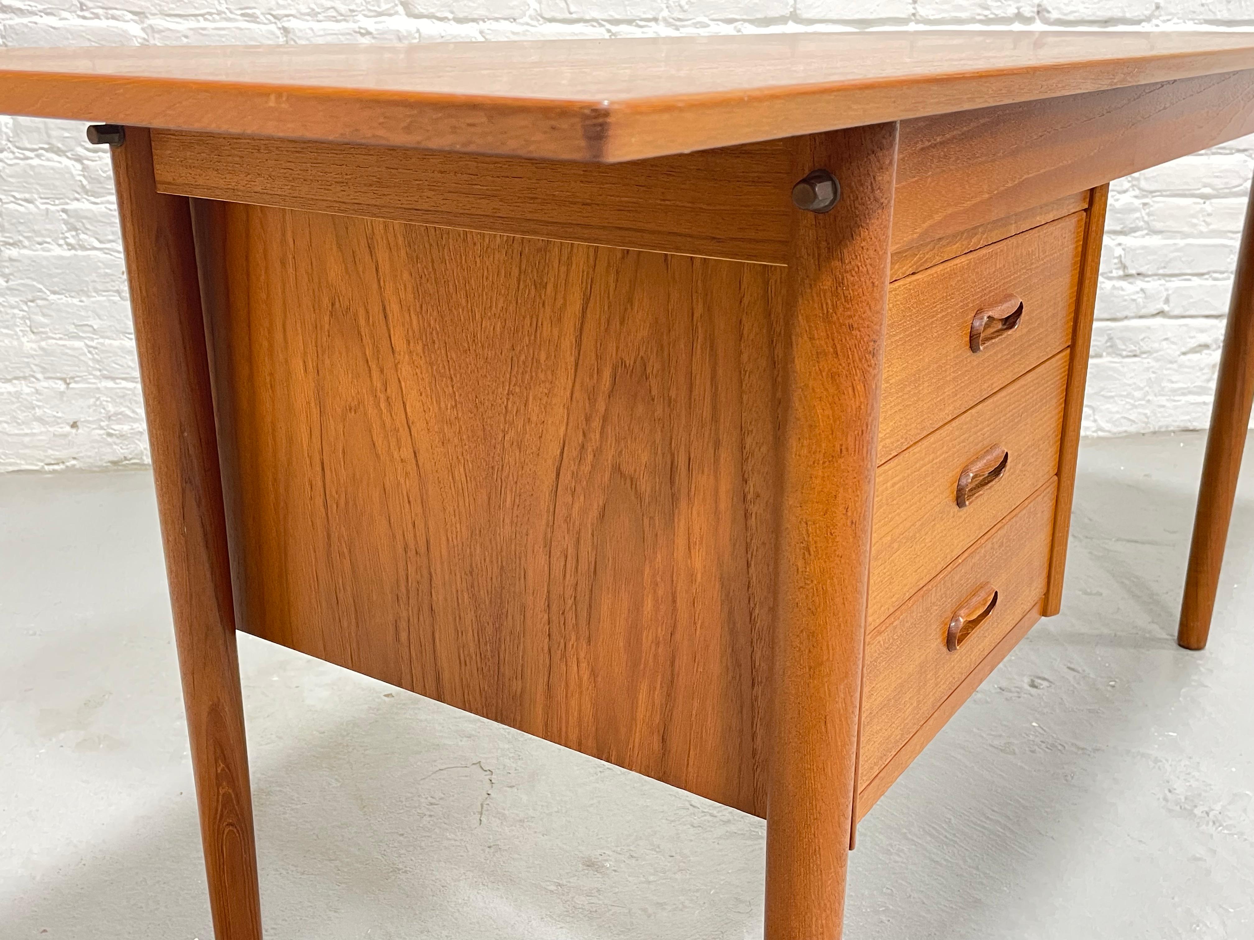 DESK double face danois moderne du milieu du siècle dernier + feuille en goutte, années 1960 en vente 3