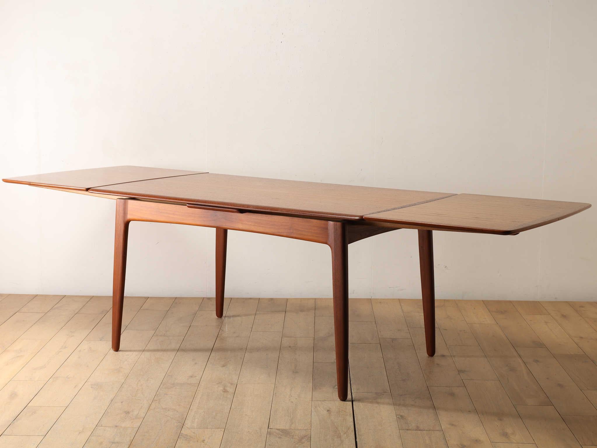 Mid-Century moderno Tavolo da pranzo danese a foglie disegnate in teak della metà del secolo scorso di Svend Madsen in vendita