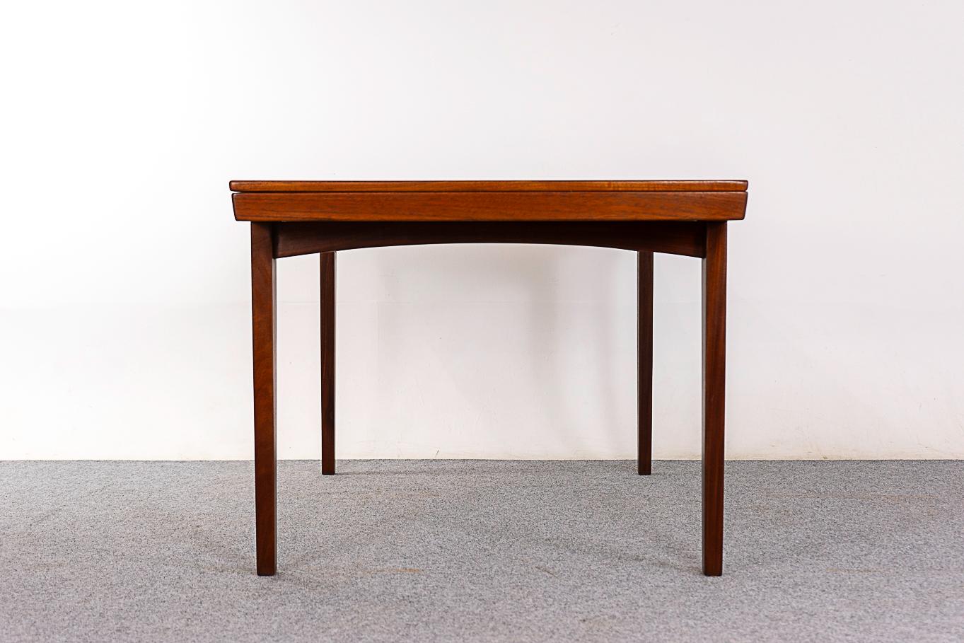 Danish Mid-Century Modern Extendable Teak Dining Table For Sale 8