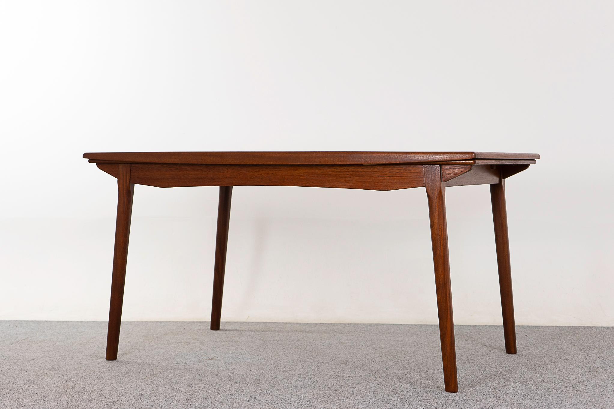 Danish Mid-Century Modern Teak Drawleaf Dining Table For Sale 5