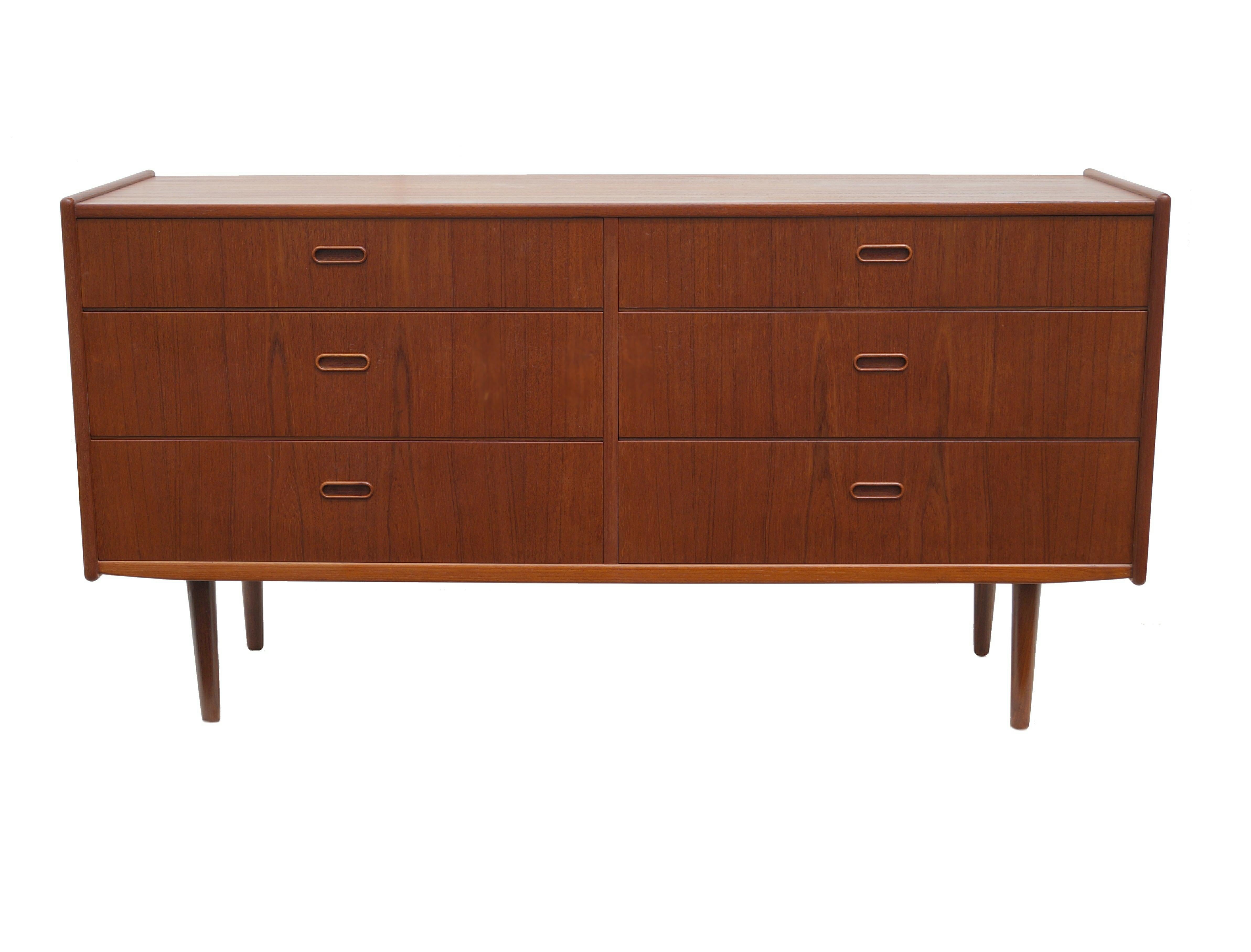 Danish Mid-Century Modern teak dresser. Back is unfinished.
If you are in the New Jersey , New York City Metro Area , please contact us with your delivery zip code, as we may be able to deliver curbside for less than the calculated White Glove rates