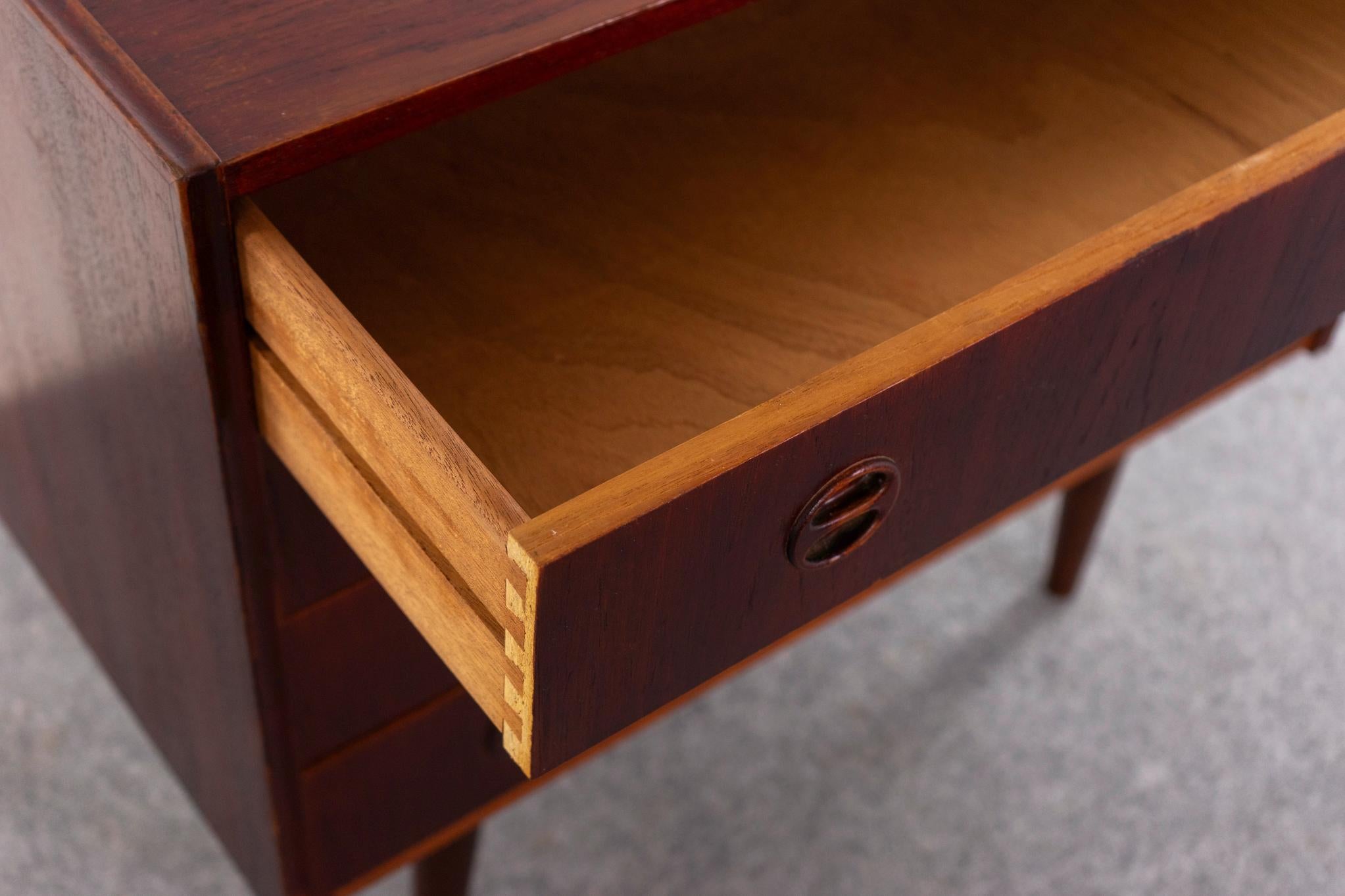 Metà XX secolo Comò danese in teak della metà del secolo scorso