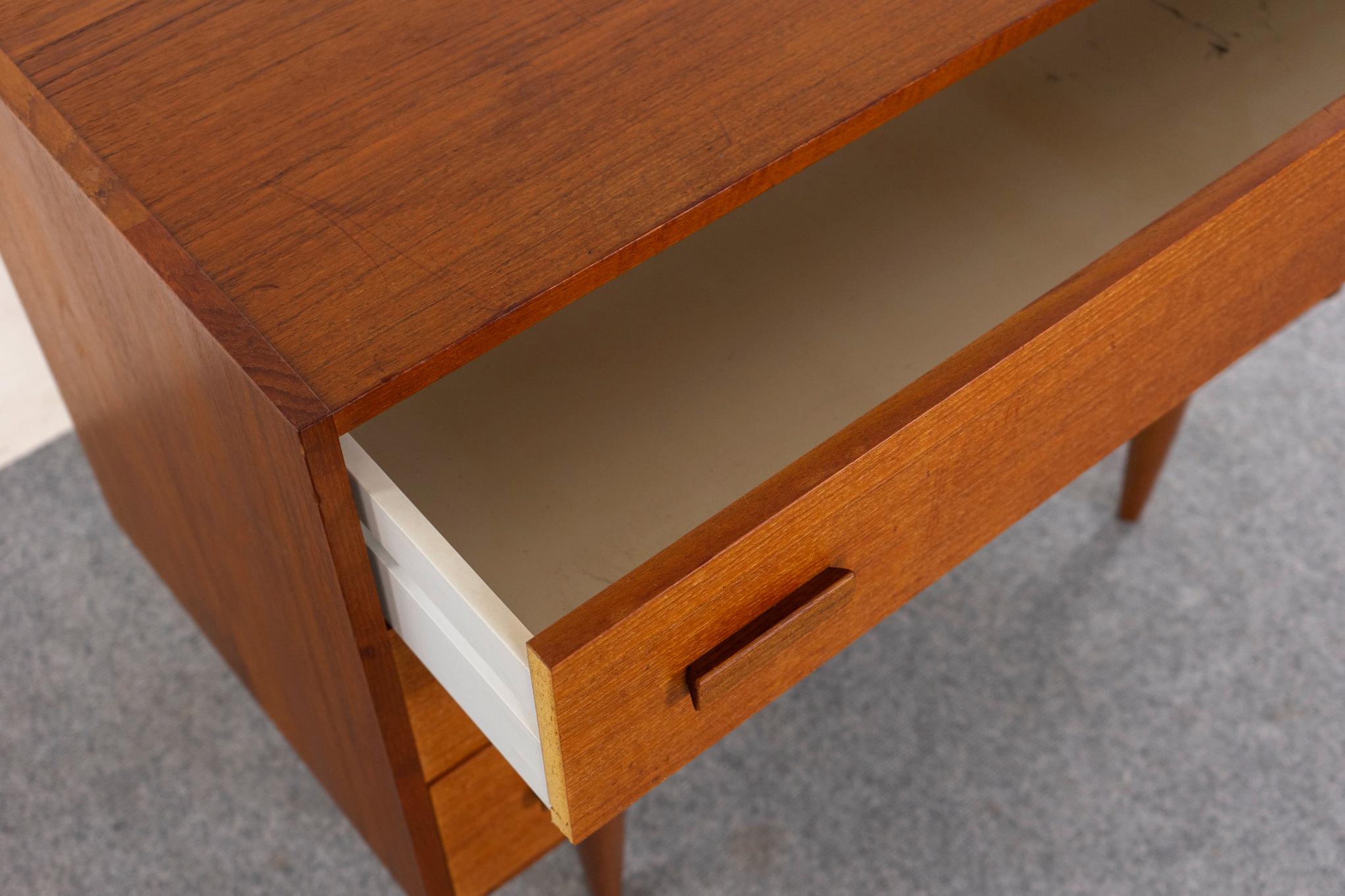 Metà XX secolo Comò danese in teak della metà del secolo scorso in vendita