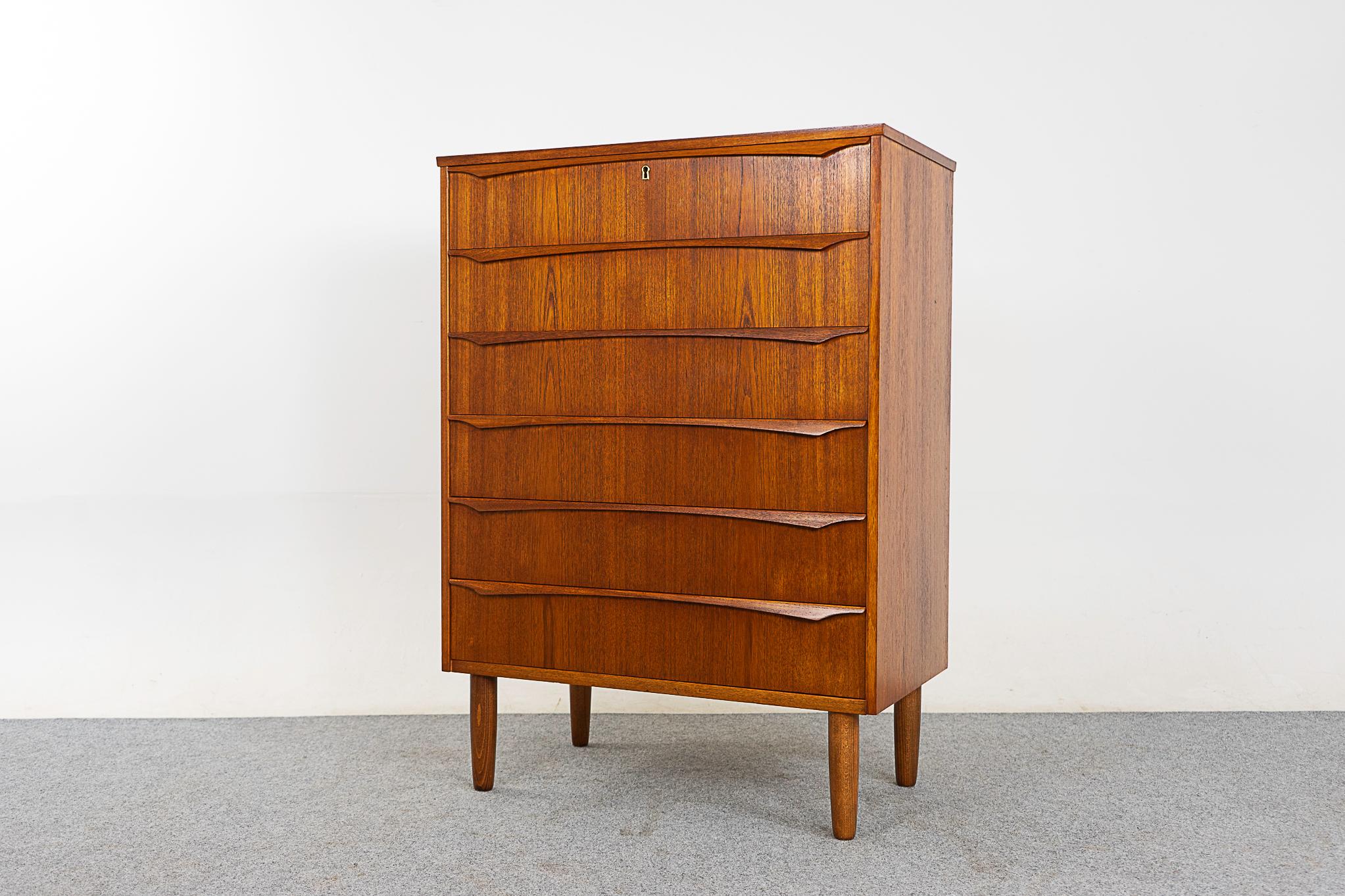 Danish Mid-Century Modern Teak Dresser  For Sale 2
