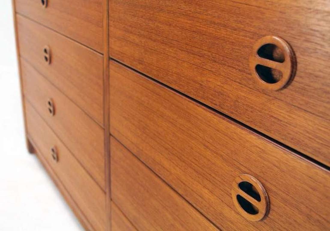 ¡Teca danesa moderna de mediados de siglo Cómoda de ocho cajones Armario Credenza MENTA! Lacado en venta