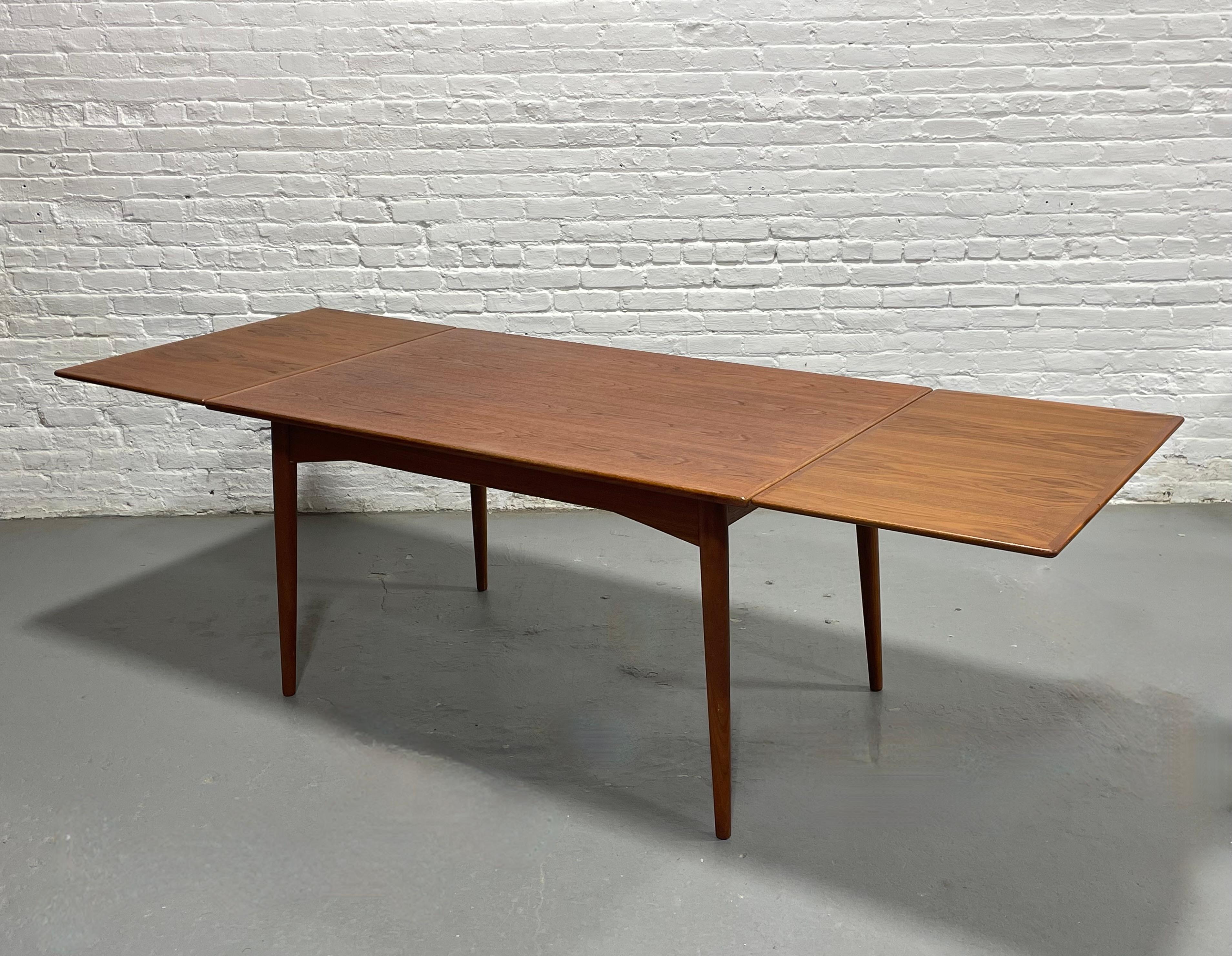 TABLE À DINER DANISH Mid Century Modern en teck extensible, feuilles cachées, c.I.C. en vente 4