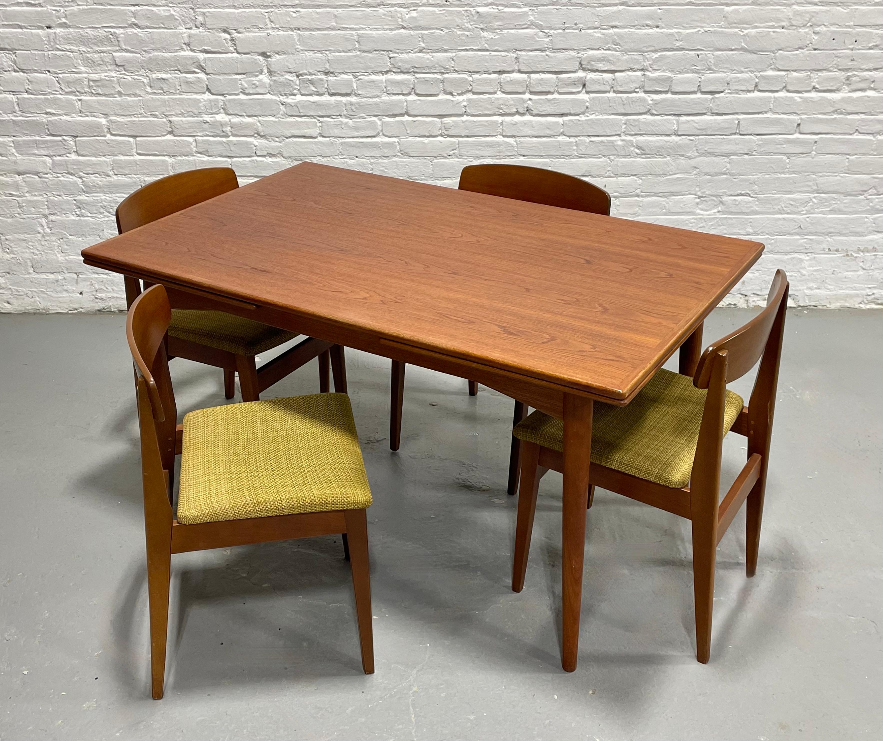 TABLE À DINER DANISH Mid Century Modern en teck extensible, feuilles cachées, c.I.C. en vente 5