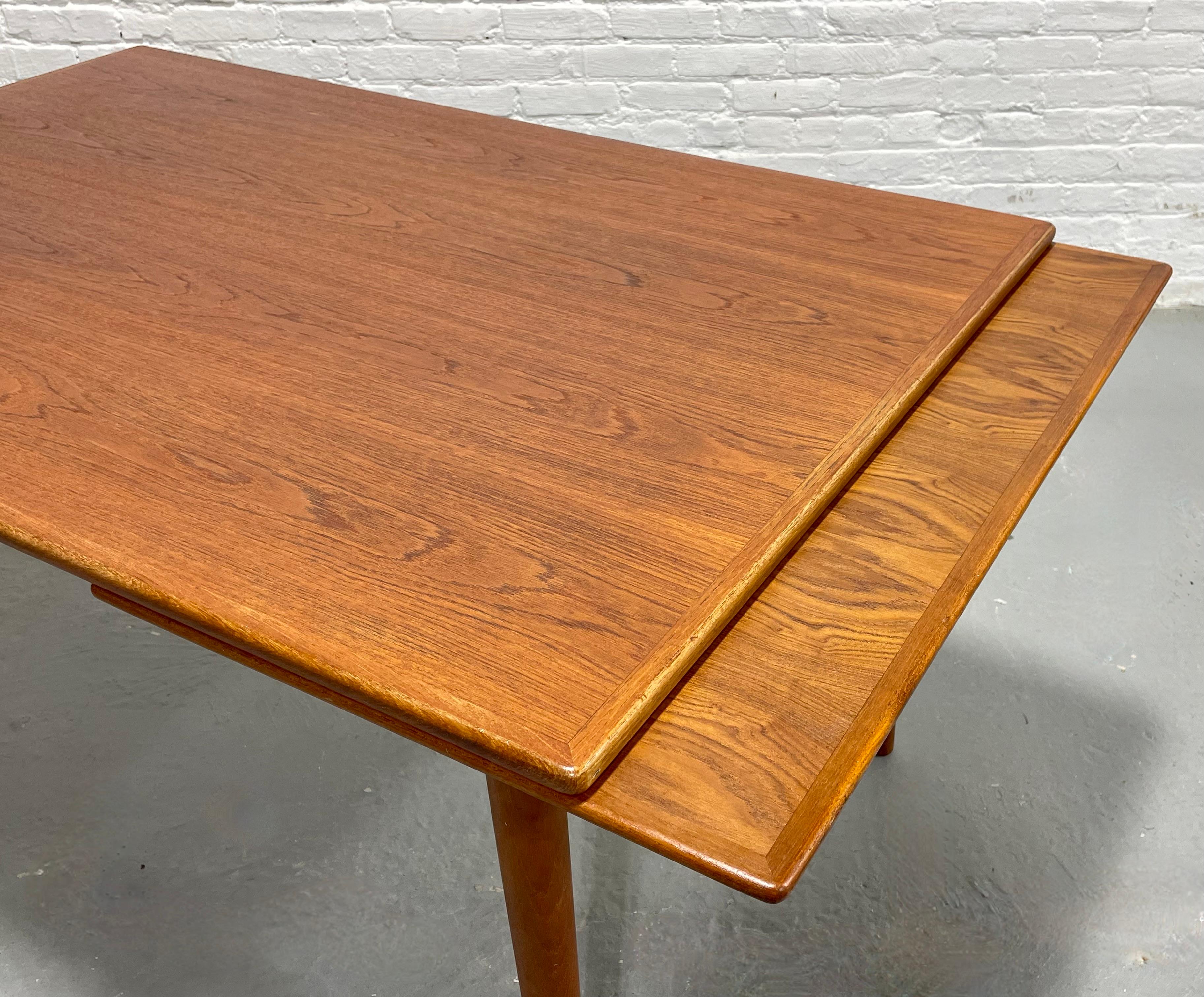 Teck TABLE À DINER DANISH Mid Century Modern en teck extensible, feuilles cachées, c.I.C. en vente