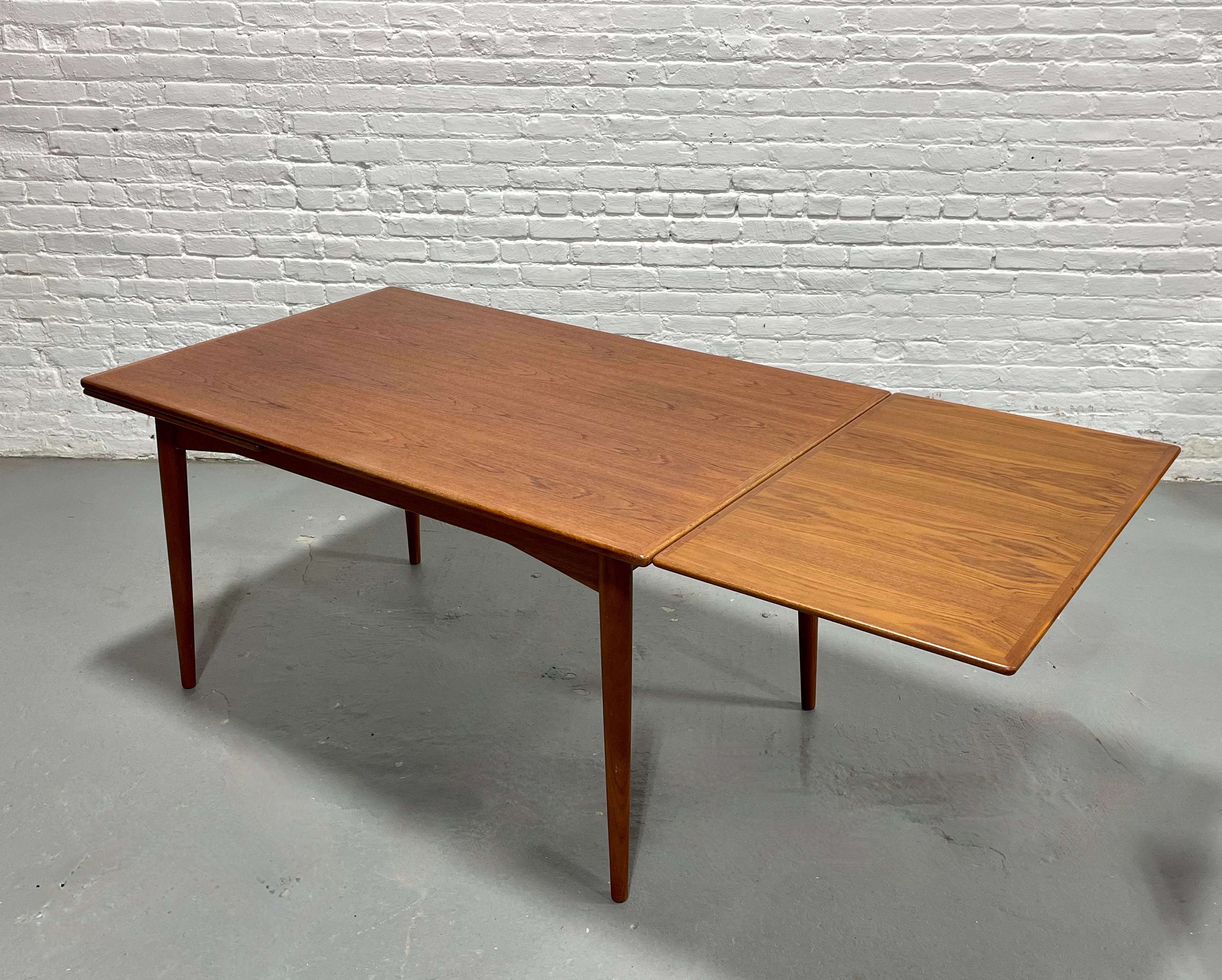 TABLE À DINER DANISH Mid Century Modern en teck extensible, feuilles cachées, c.I.C. en vente 1