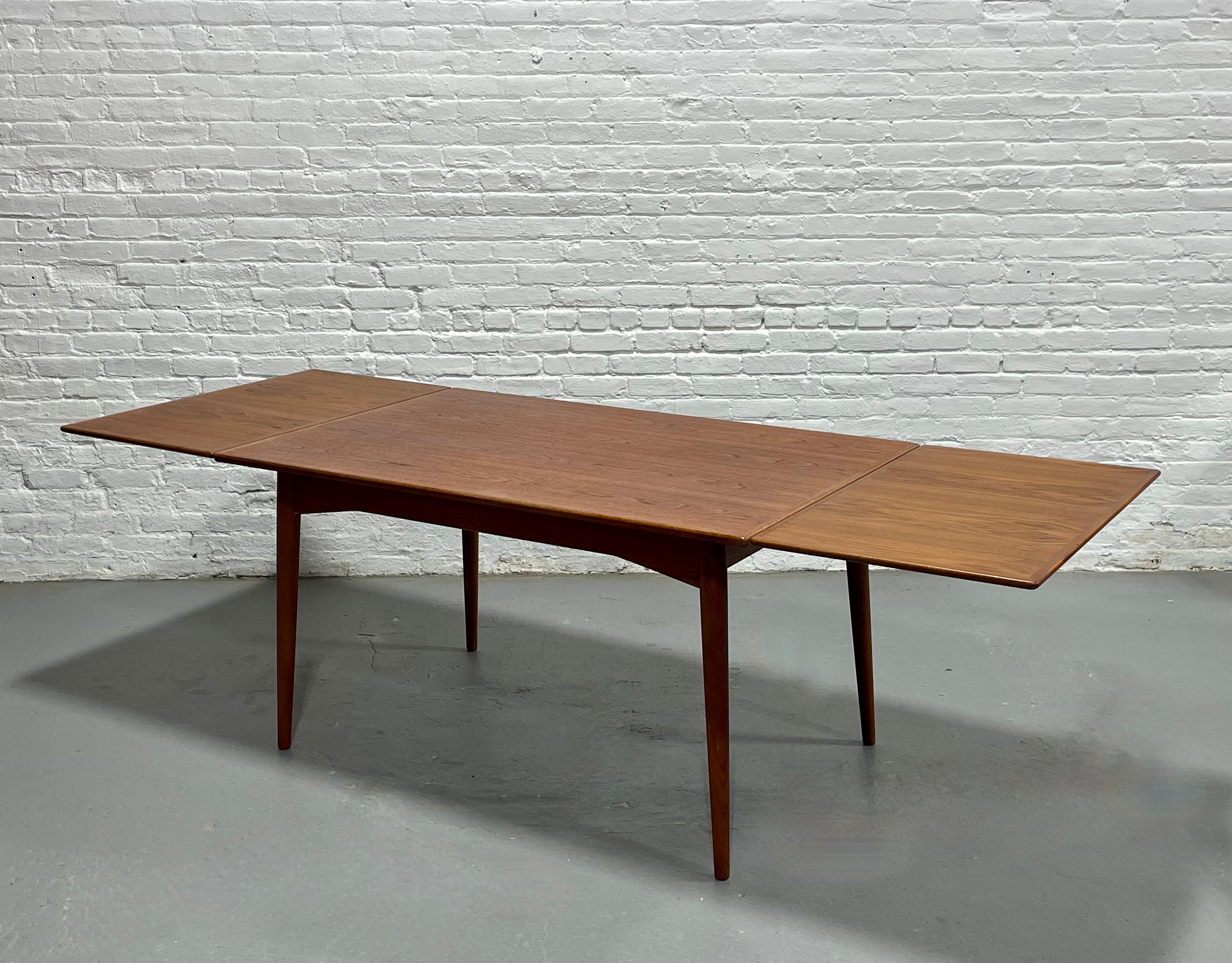 TABLE À DINER DANISH Mid Century Modern en teck extensible, feuilles cachées, c.I.C. en vente 2