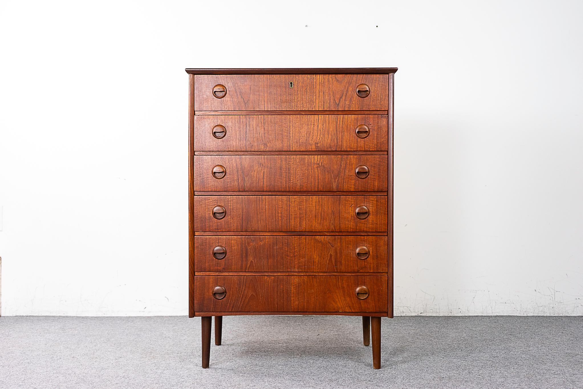 Teak Danish dresser, circa 1960's. Solid wood edging with stunning book-matched veneer top and drawer faces. Lovely finger pulls, dovetail construction and solid, removable, tapering legs!

Please inquire for remote and international shipping rates.