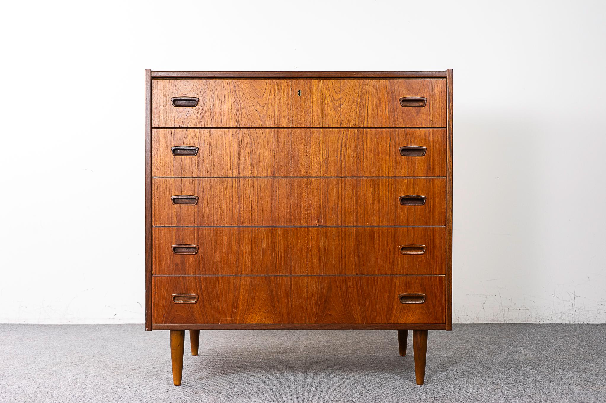 Teak Danish dresser, circa 1960's. A combination of solid wood edging and lovely book-matched veneer. Beautiful grain patterns the drawer faces, along with quality dovetail construction! Sleek tapering solid legs.

Please inquire for remote and