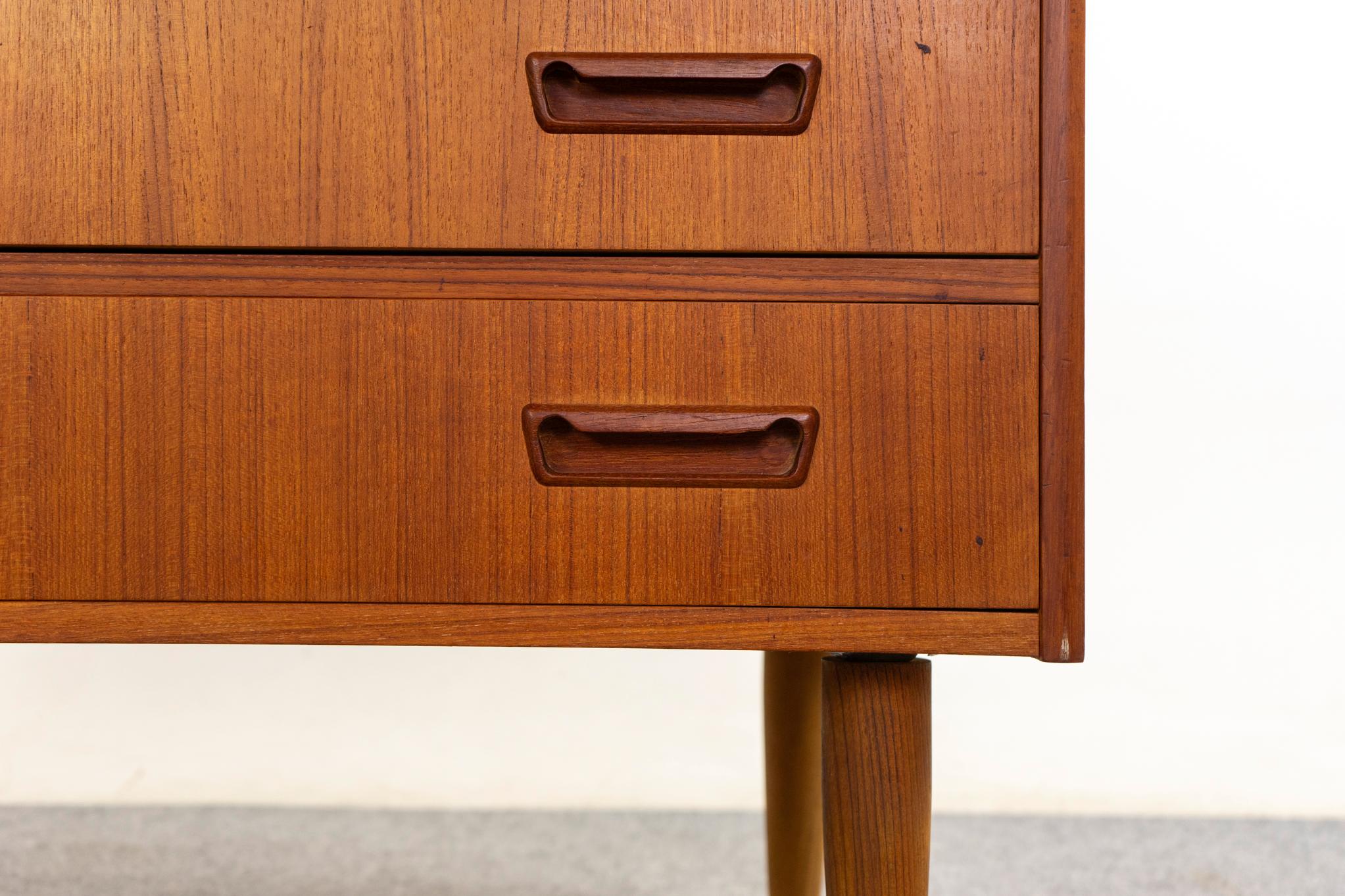 Scandinave moderne Commode haute danoise en teck, moderne du milieu du siècle dernier en vente