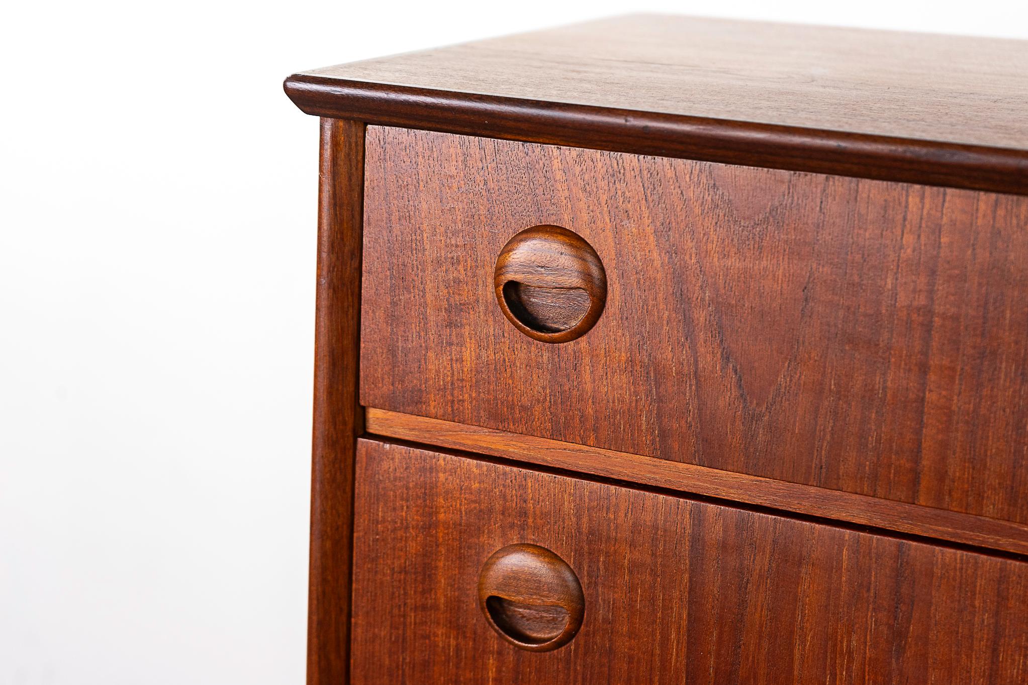 Danish Mid-Century Modern Teak Highboy Dresser In Good Condition For Sale In VANCOUVER, CA