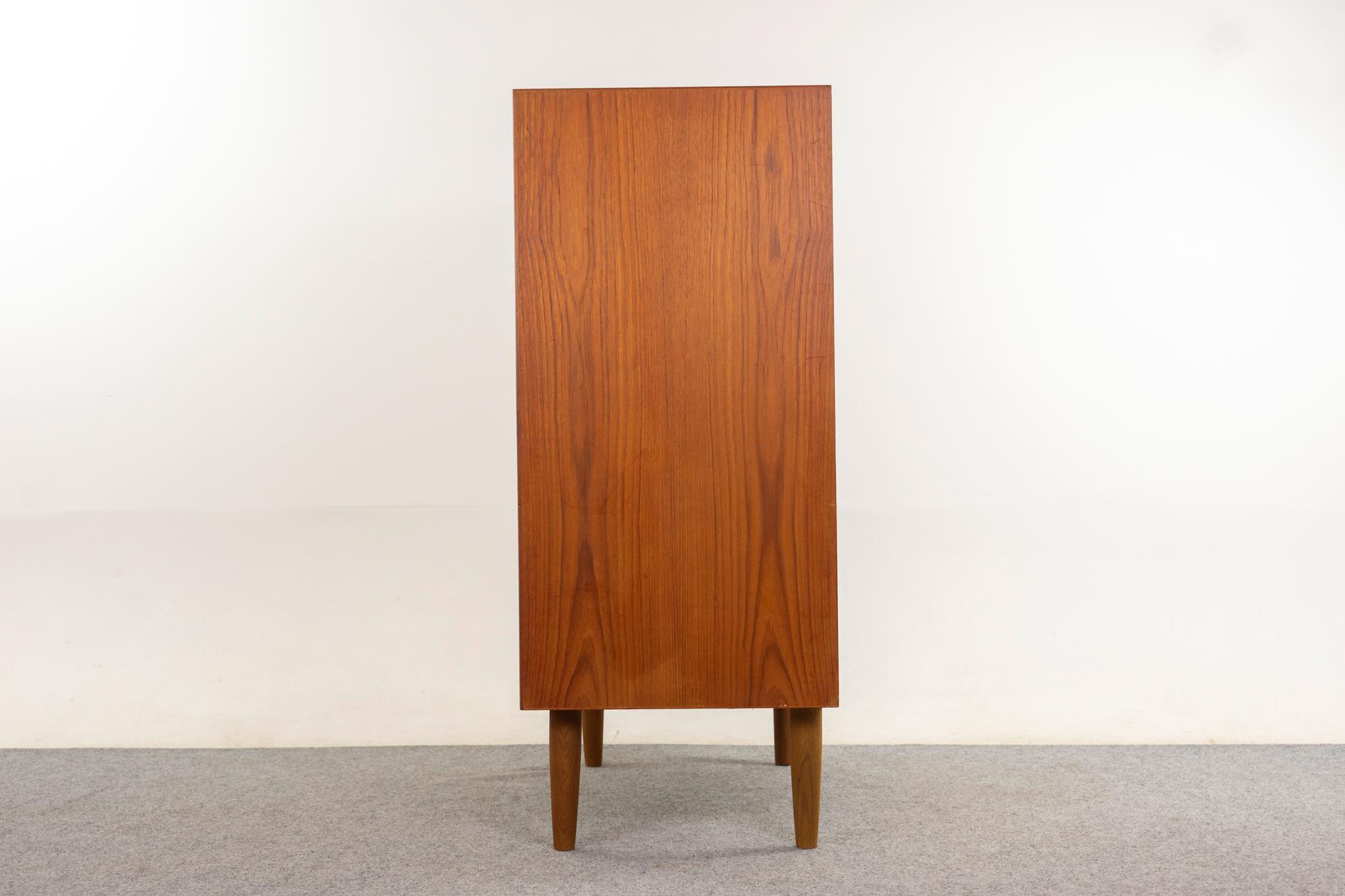 Teck Commode haute danoise en teck, moderne du milieu du siècle dernier en vente