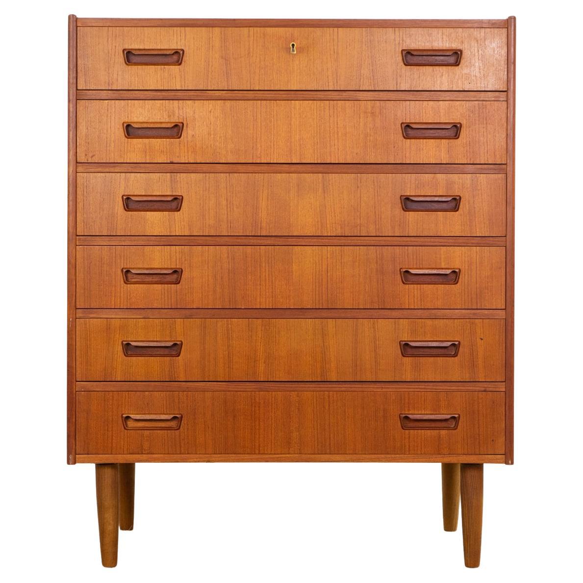 Dänische Mid-Century-Modern-Kommode aus Teakholz