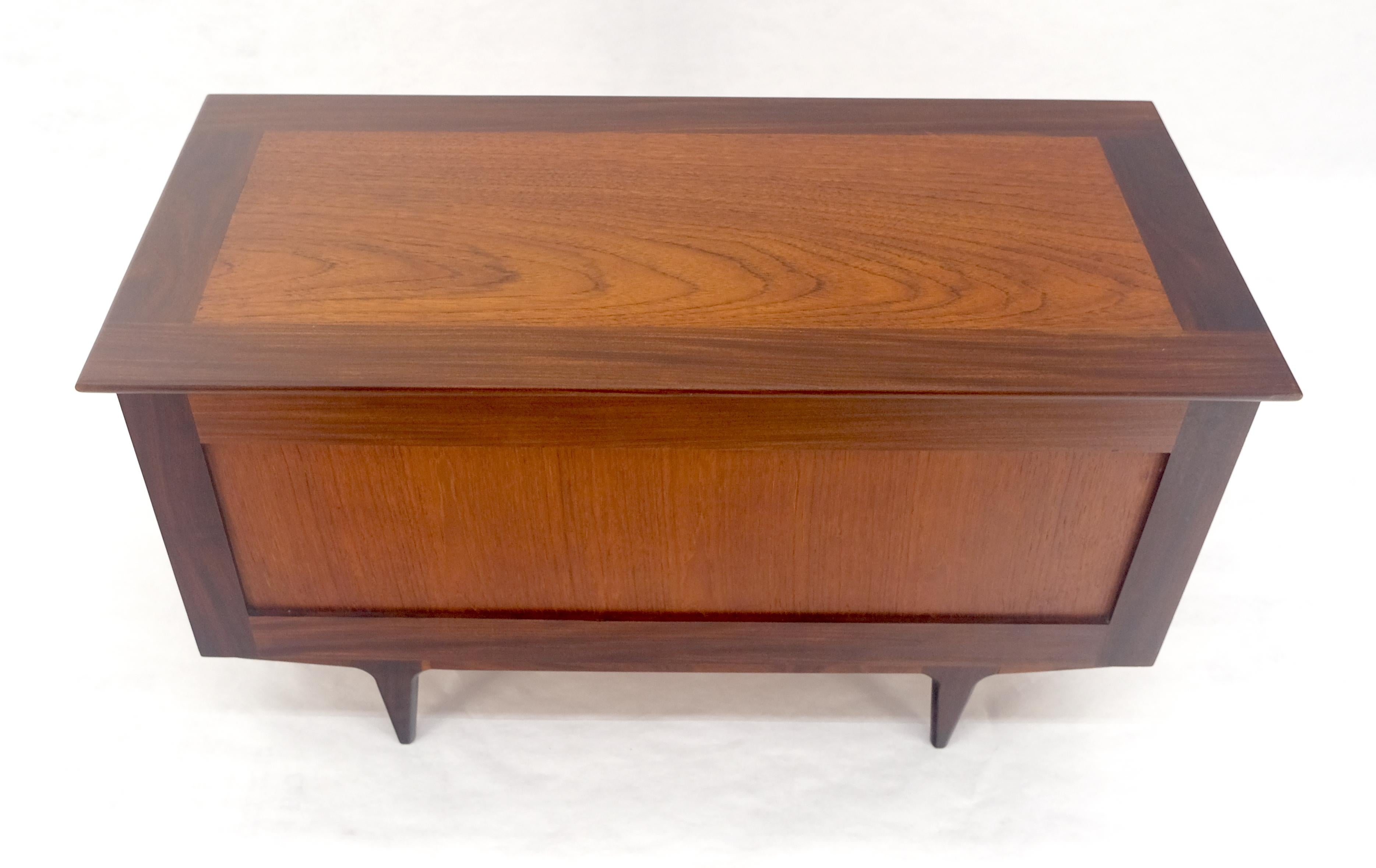 Mid-Century moderno Baule di speranza danese in teak della metà del secolo scorso MINT in vendita