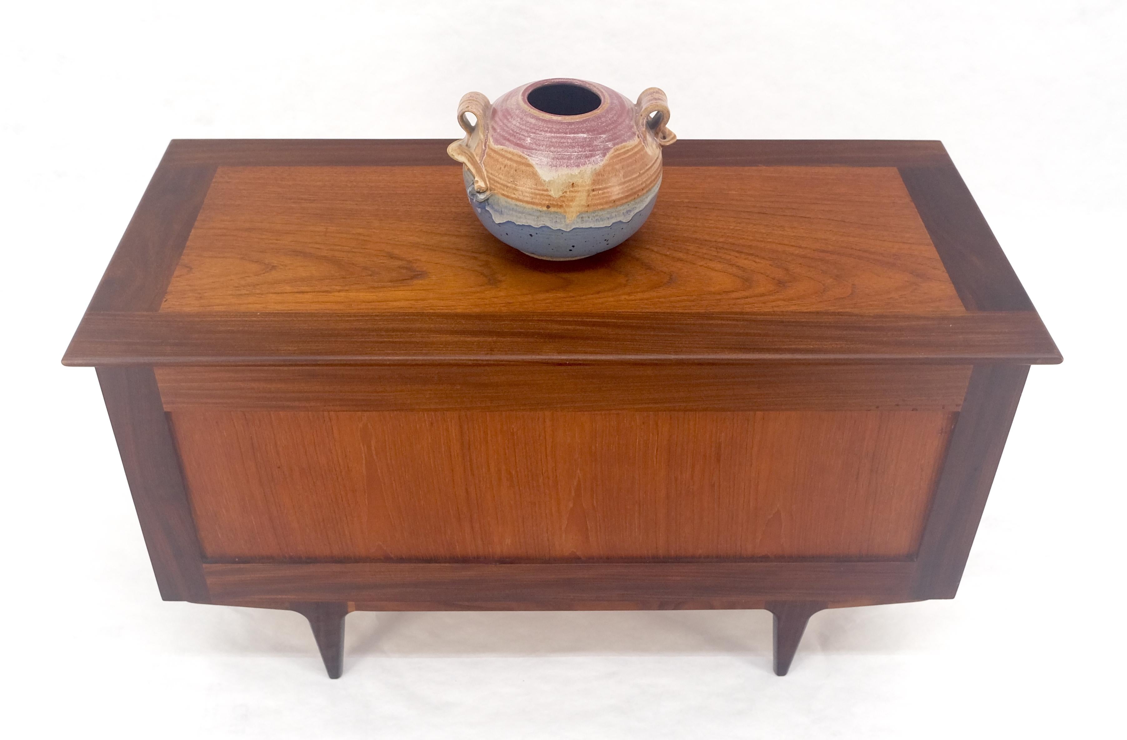 XX secolo Baule di speranza danese in teak della metà del secolo scorso MINT in vendita