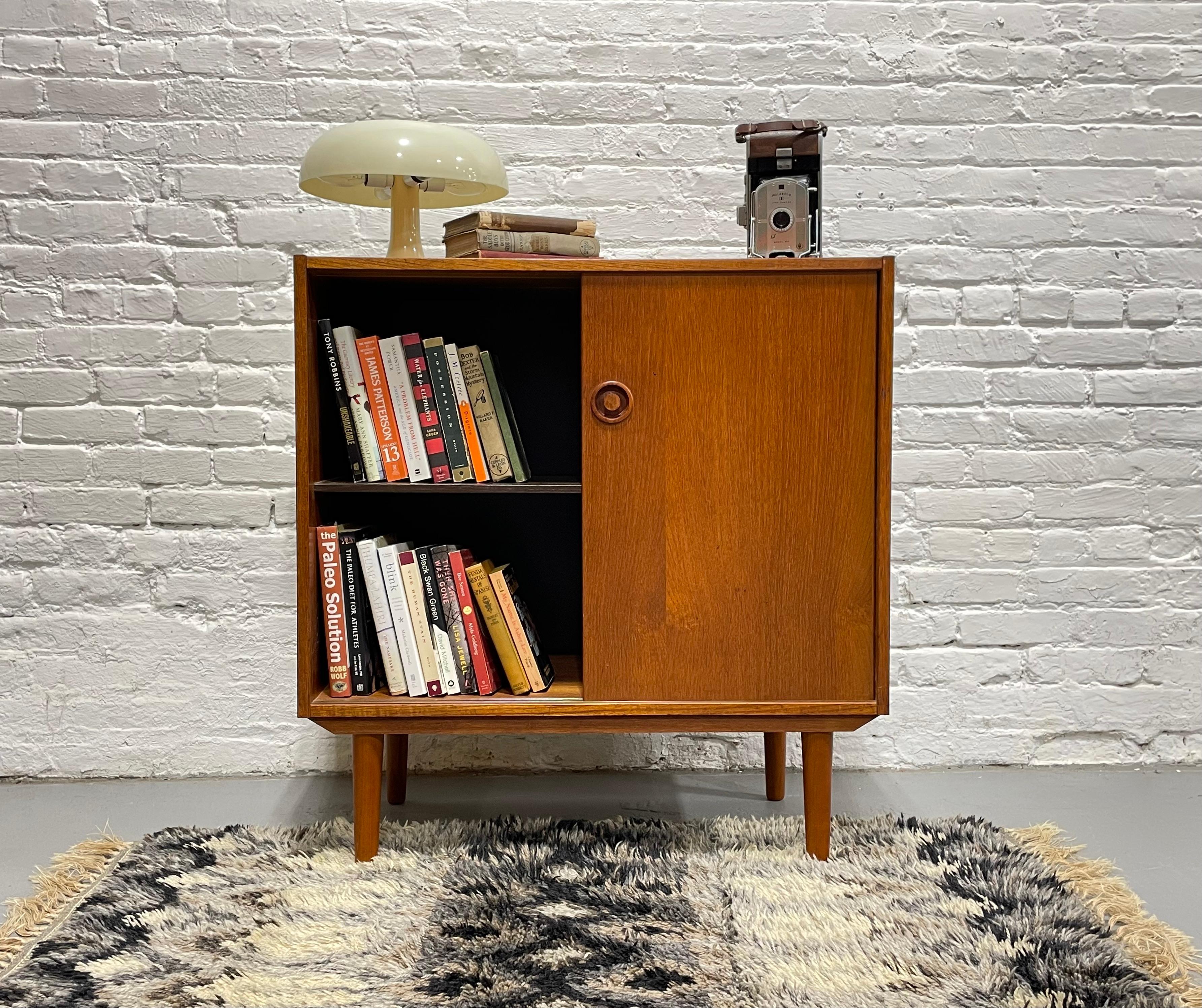 DANISH Mid Century Modern Teak Jr. CREDENZA / STORAGE Schrank, ca. 1960er Jahre im Angebot 8