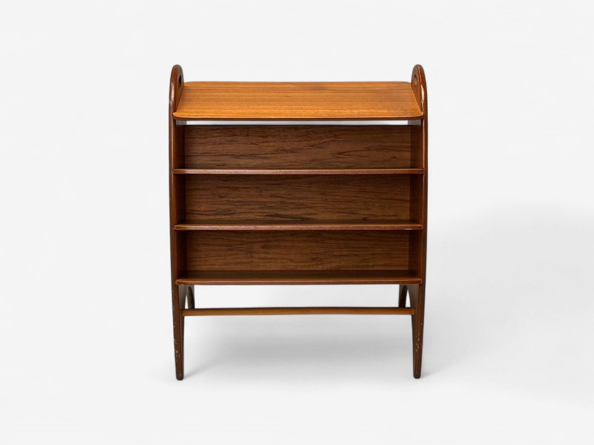 Mid-Century moderno Portariviste danese di metà secolo, teak, Danimarca, anni '50 in vendita