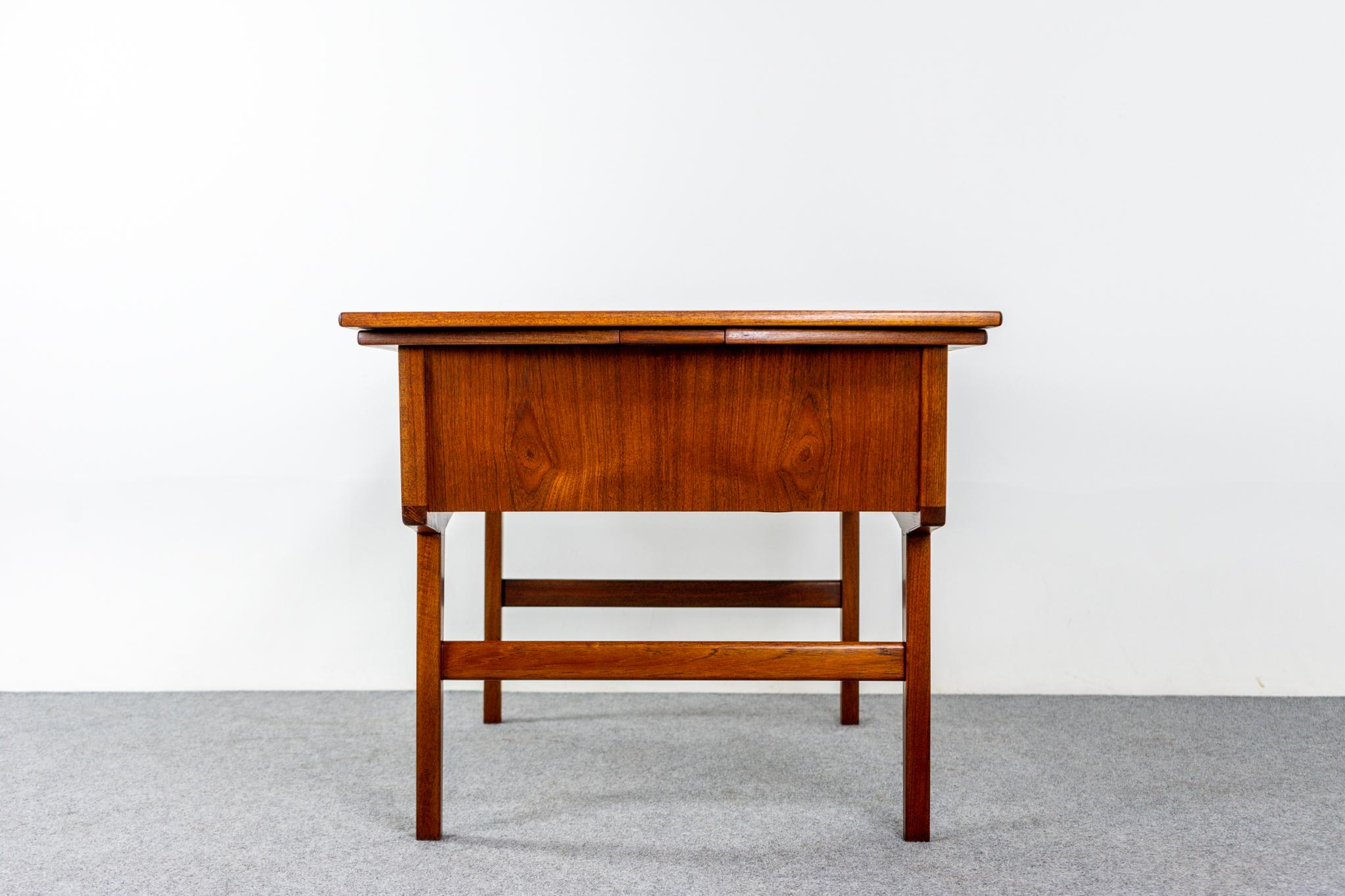 Danish Mid-Century Modern Teak Metamorphic Partner Desk In Good Condition In VANCOUVER, CA