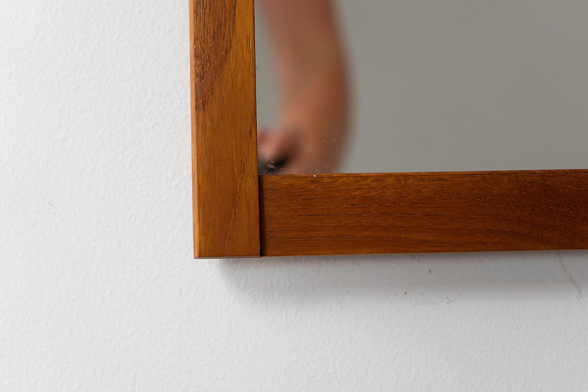 Danish Mid-Century Modern Teak Mirror In Good Condition For Sale In VANCOUVER, CA