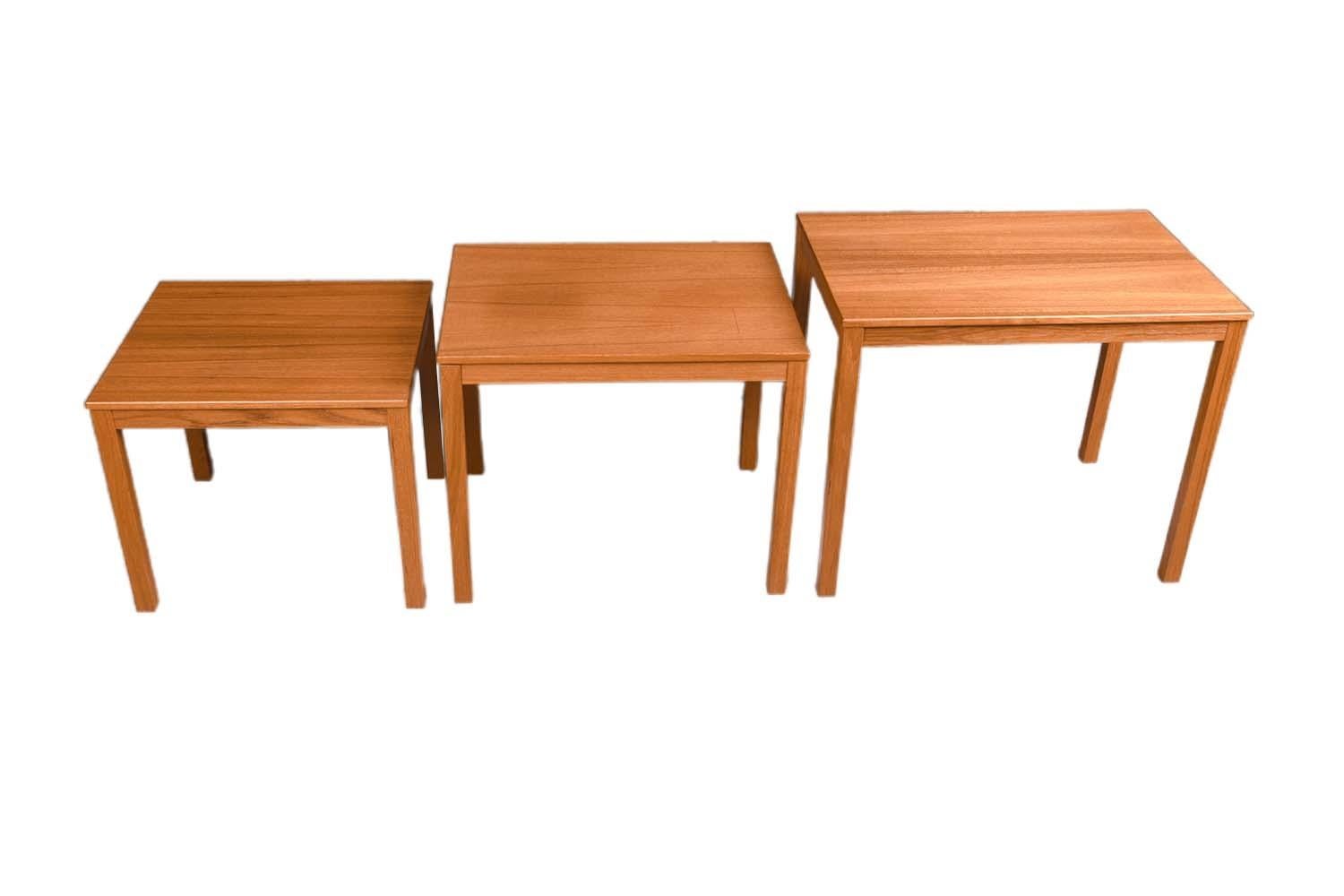 Danish Mid-Century Modern Teak Nesting Tables In Good Condition For Sale In Baltimore, MD