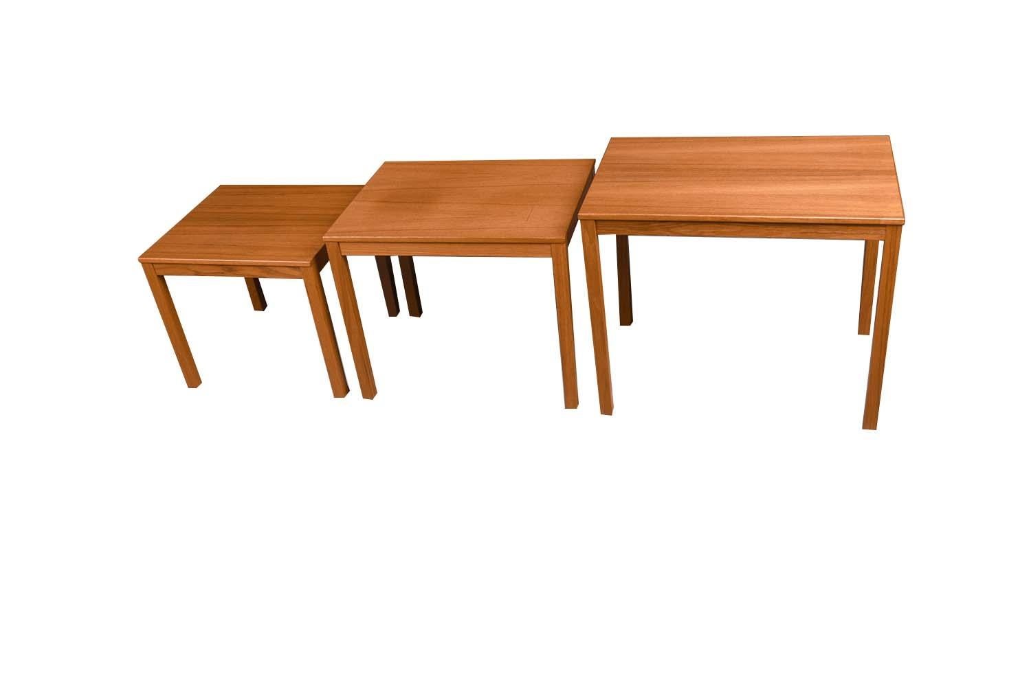 Fin du 20e siècle Tables gigognes danoises en teck modernes du milieu du siècle dernier en vente