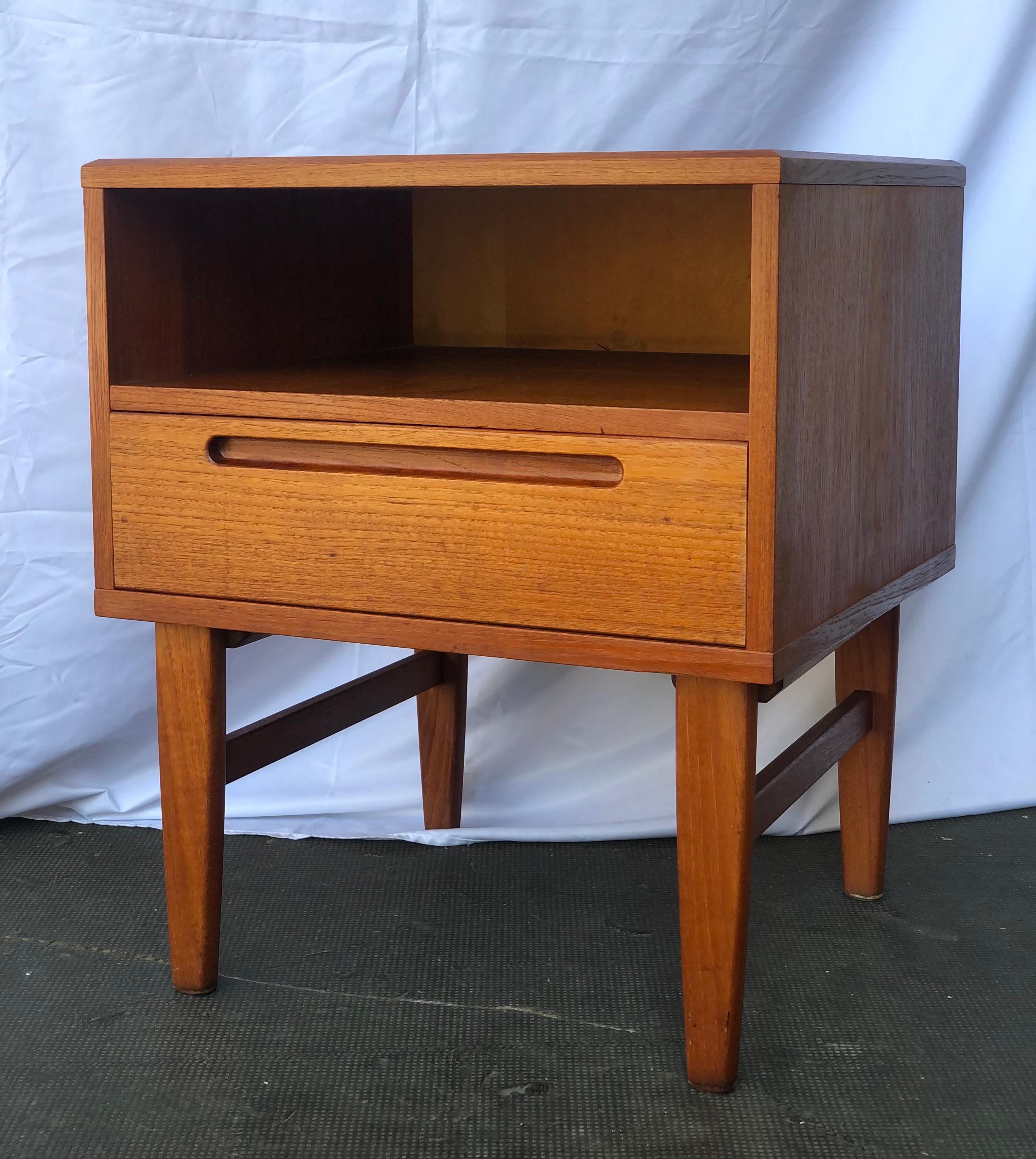 Danish Mid-Century Modern Teak Night Stand Side Table In Good Condition For Sale In Seattle, WA