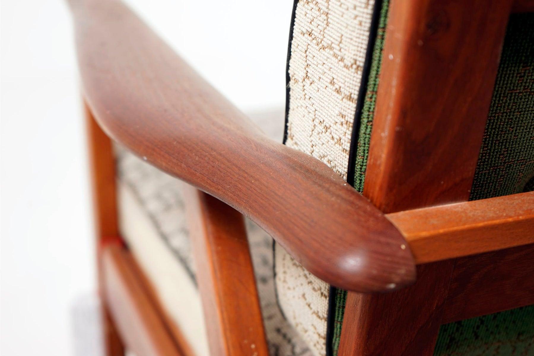 Danish Mid-Century Modern Teak & Oak Framed Sofa Couch, Reversible Cushions In Good Condition In VANCOUVER, CA