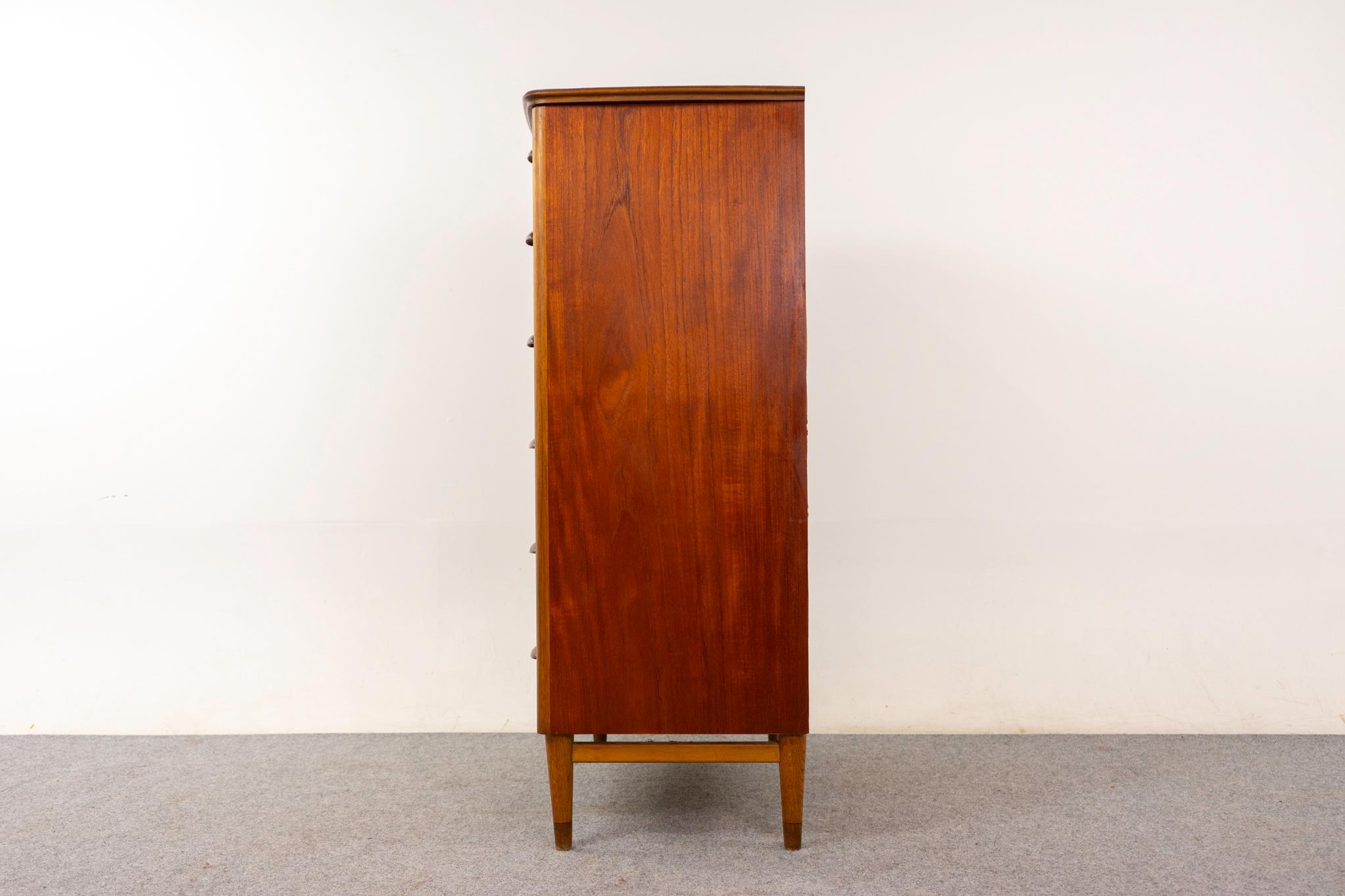 Dänische Mid-Century-Modern-Hochkommode aus Teakholz und Eiche 3
