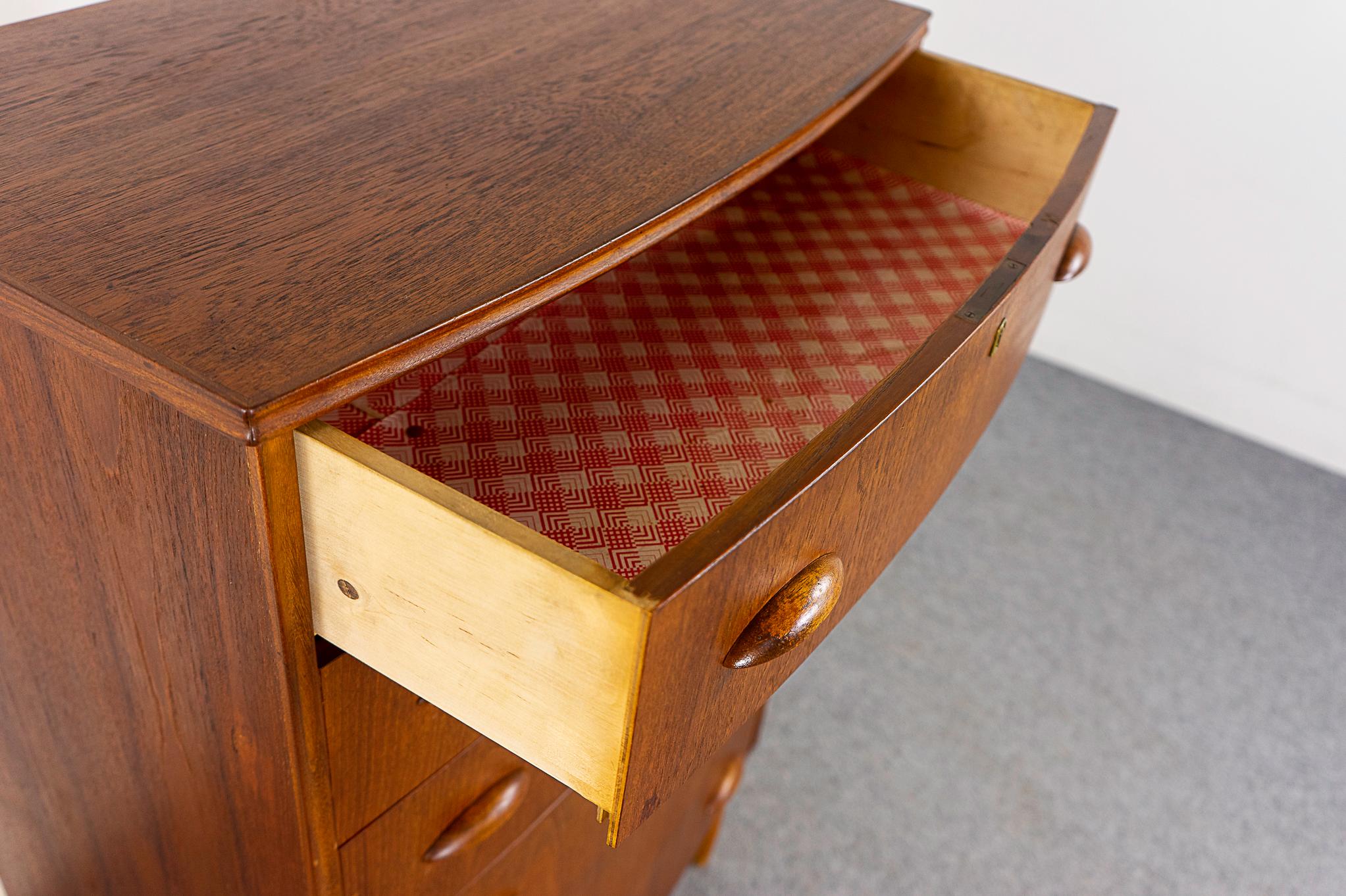 Danish Mid-Century Modern Teak & Oak Highboy Dresser In Good Condition For Sale In VANCOUVER, CA