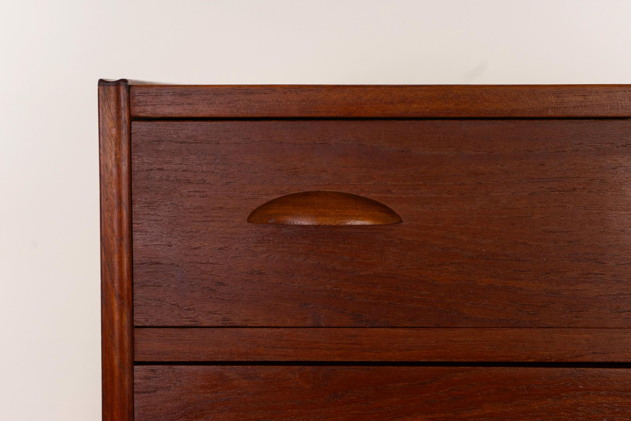 Danish Mid-Century Modern Teak & Oak Highboy Dresser In Good Condition For Sale In VANCOUVER, CA