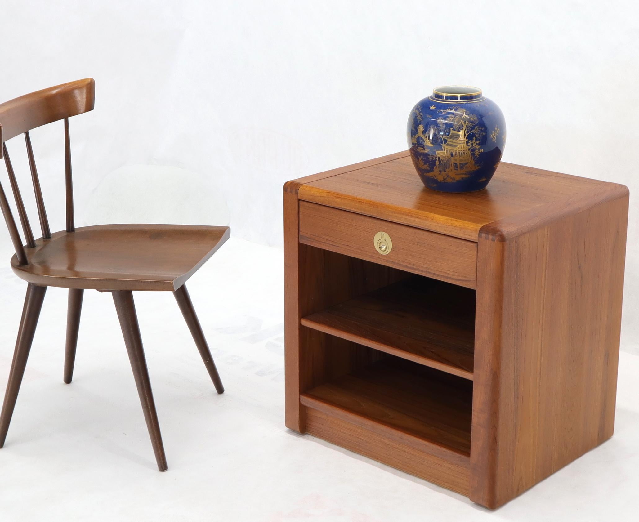 Danish Mid-Century Modern Teak One-Drawer End Table Stand  For Sale 5