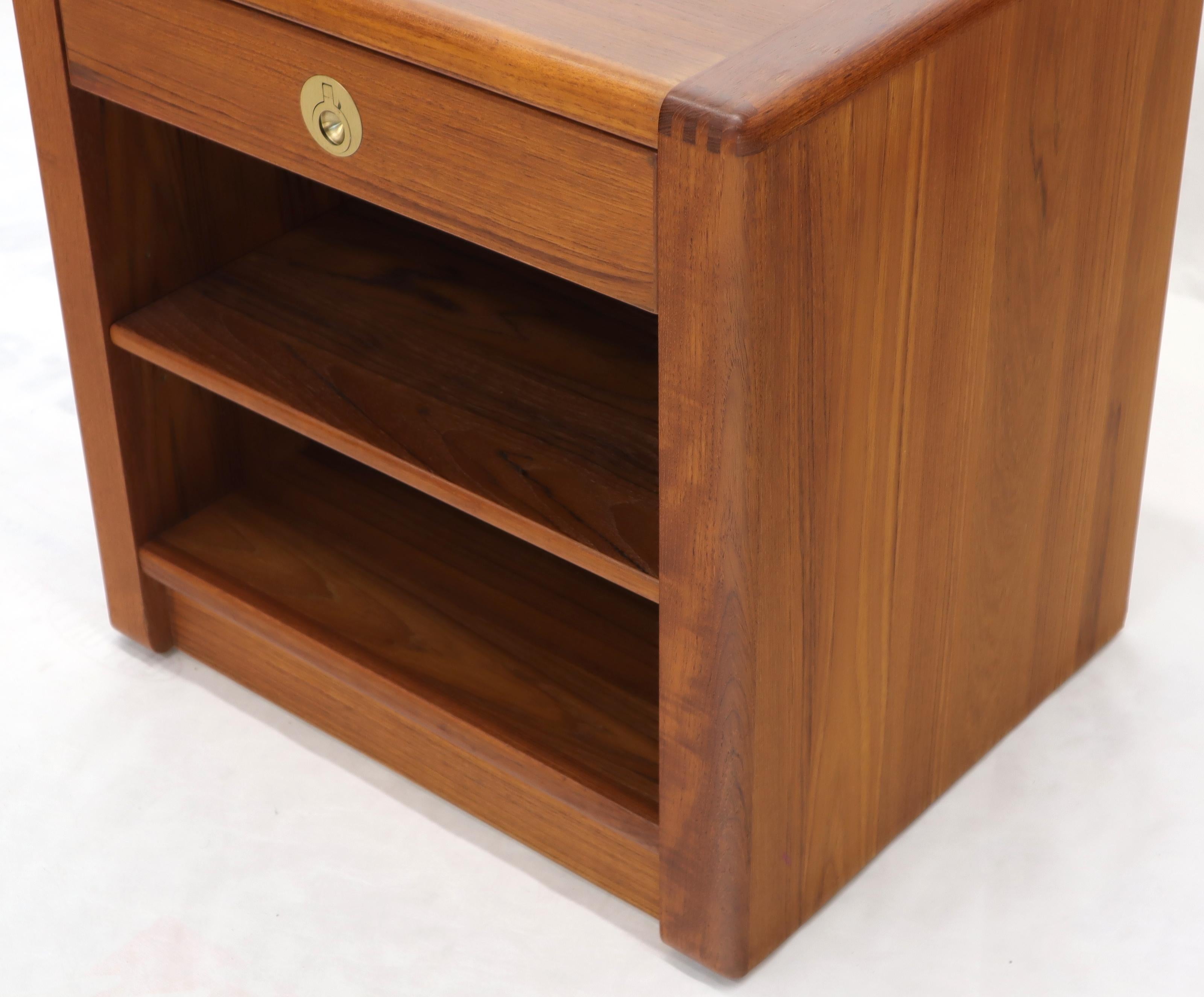 Danish Mid-Century Modern Teak One-Drawer End Table Stand  For Sale 3