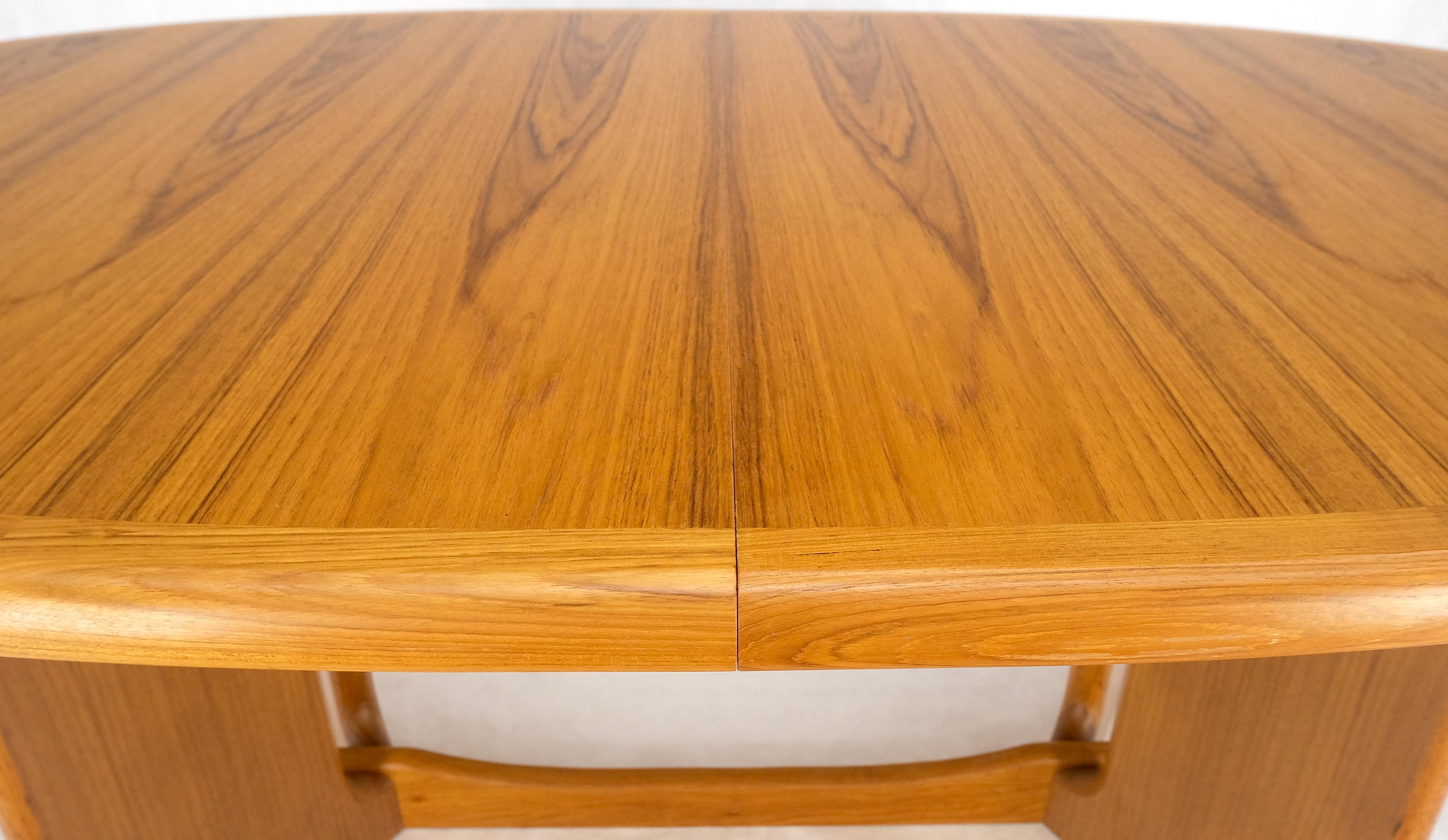 Danish Mid Century Modern Teak Racetrack Oval Dining Table 2 Extensions MINT!
2 leaves 20 in each.
Extended table length: 110 in