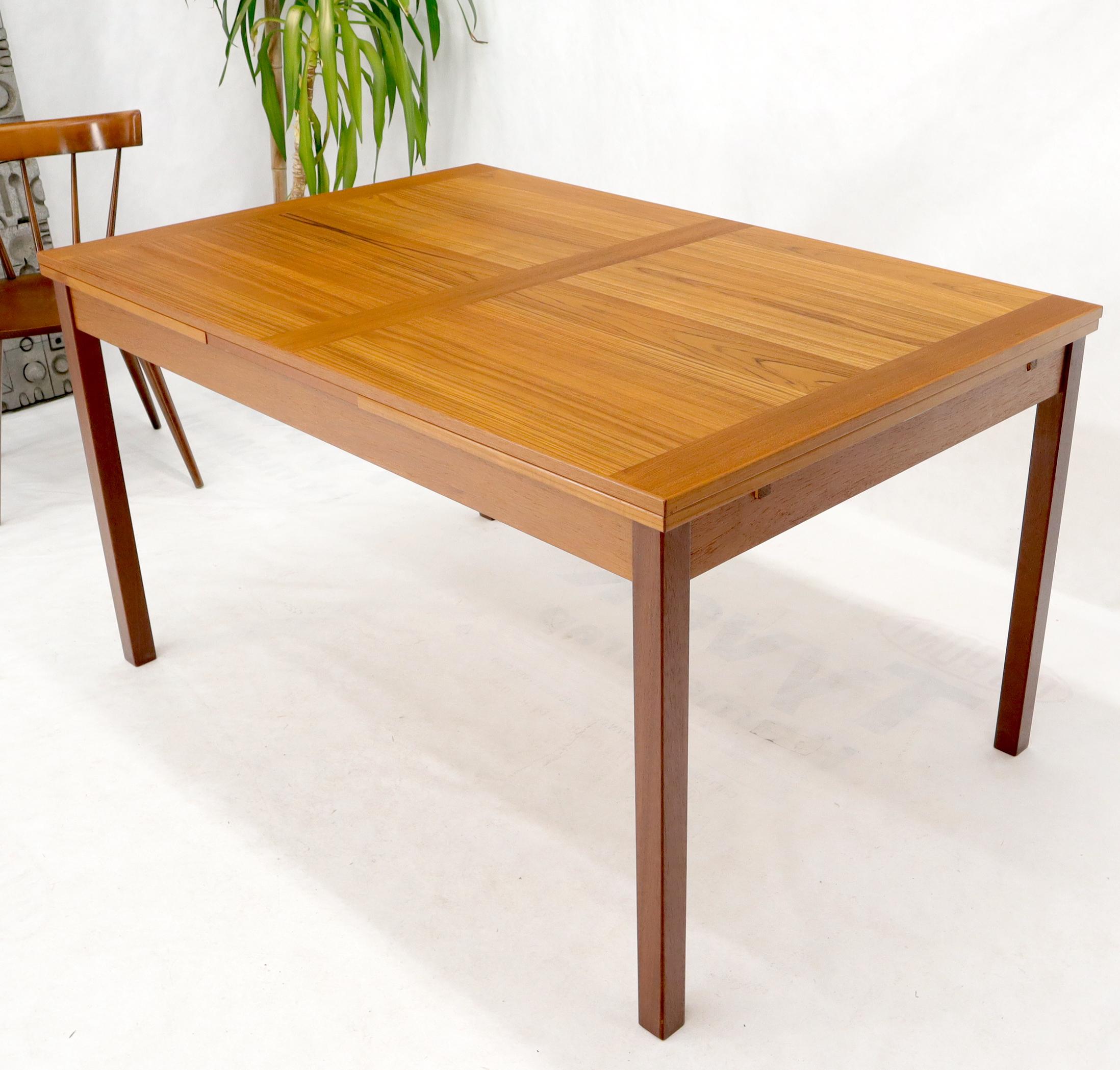 Danois Table de réfectoire danoise mi-siècle moderne en teck, feuilles en vente